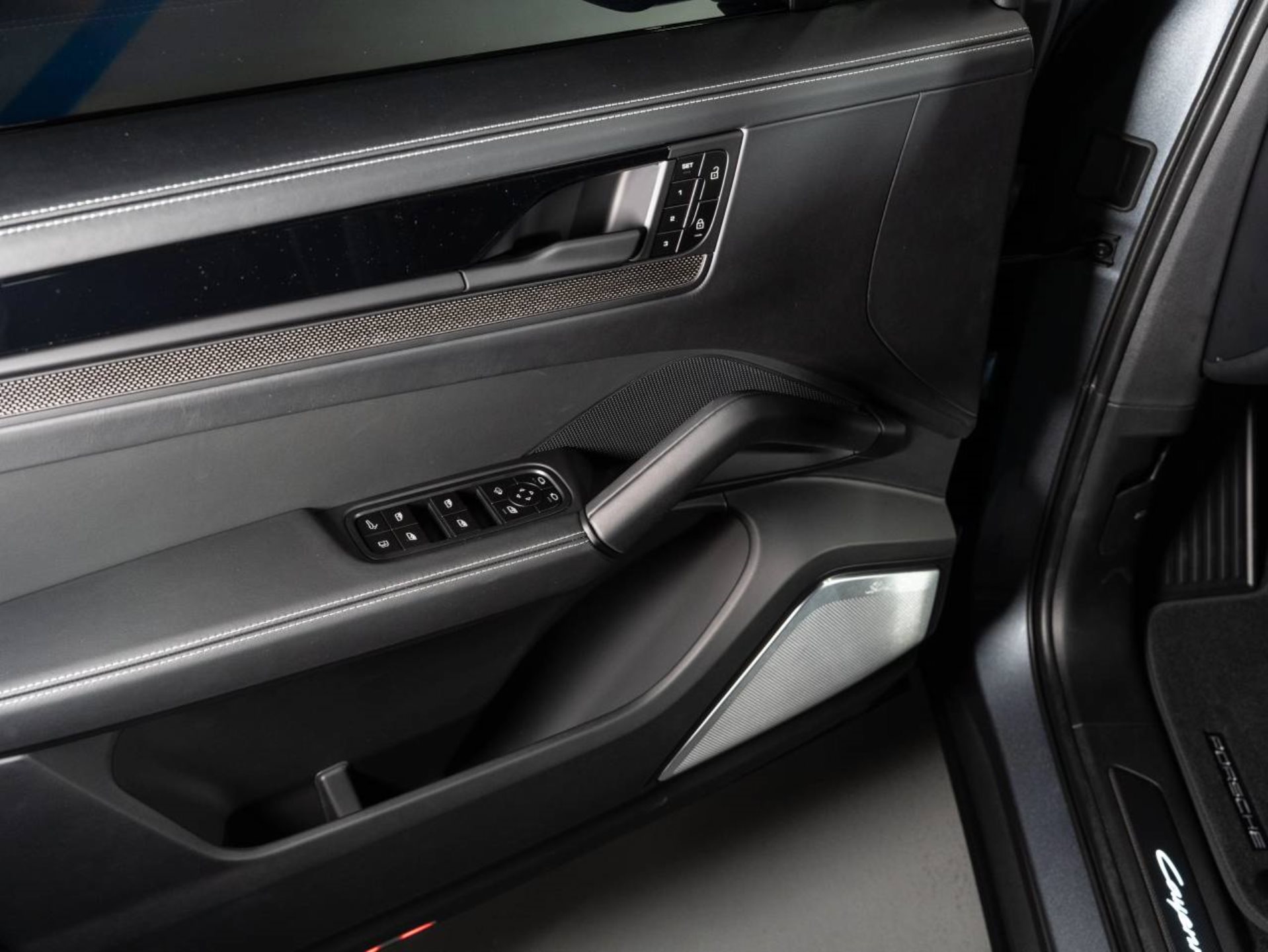 PORSCHE Cayenne Turbo E-Hybrid Coupé avec Paquet-GT-image-19