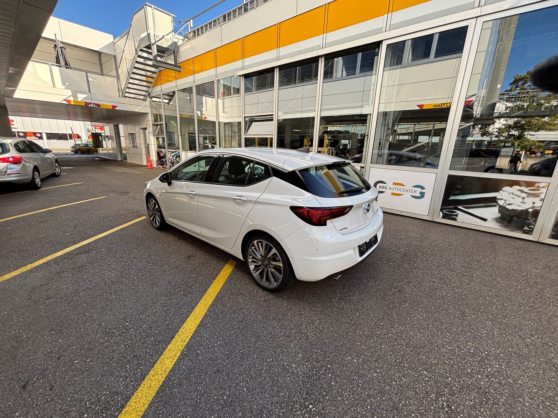 OPEL Astra 1.6i Turbo Excellence-image-2