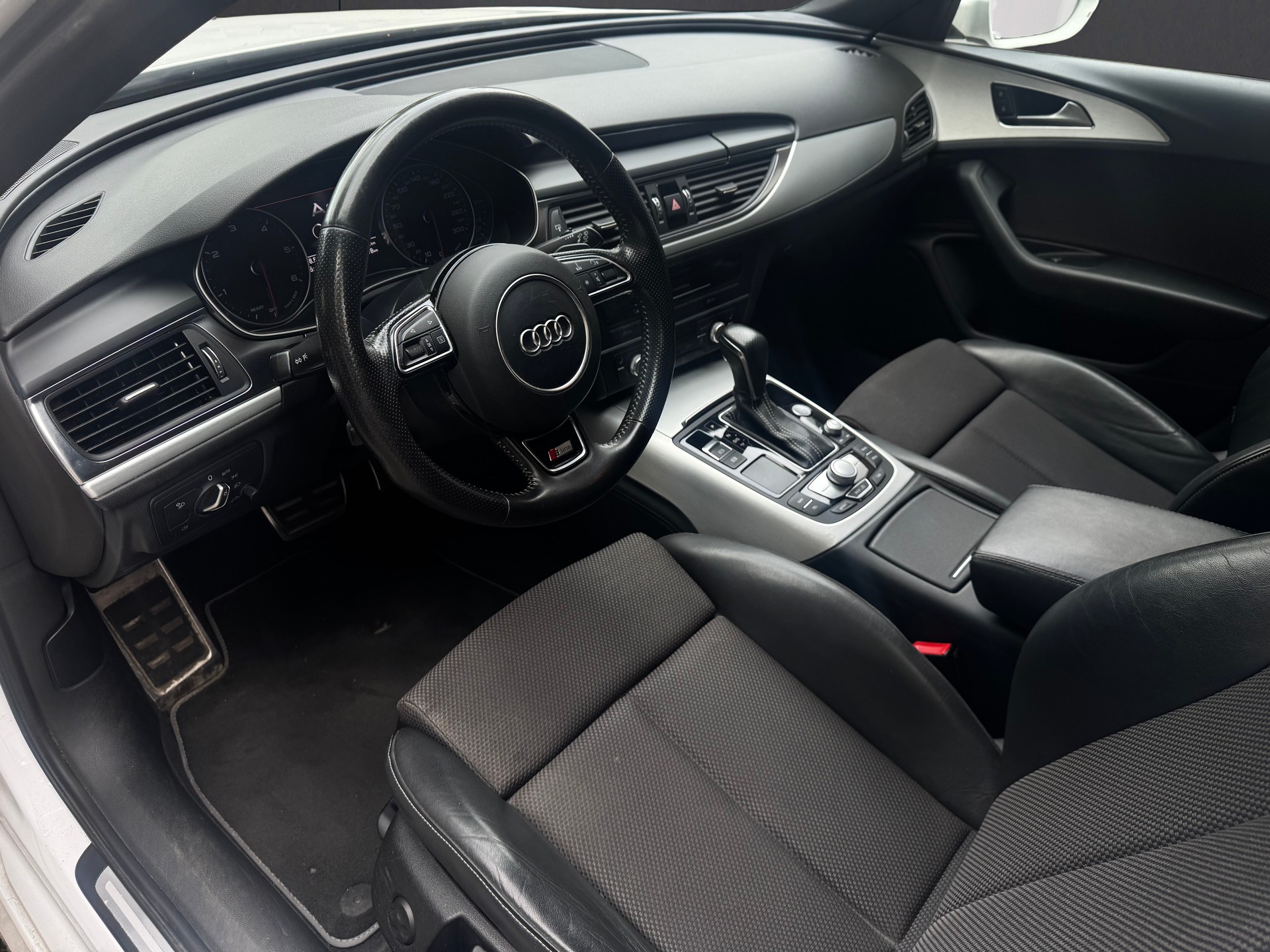 AUDI A6 Avant 2.0 TDI S-tronic S-Line-image-6