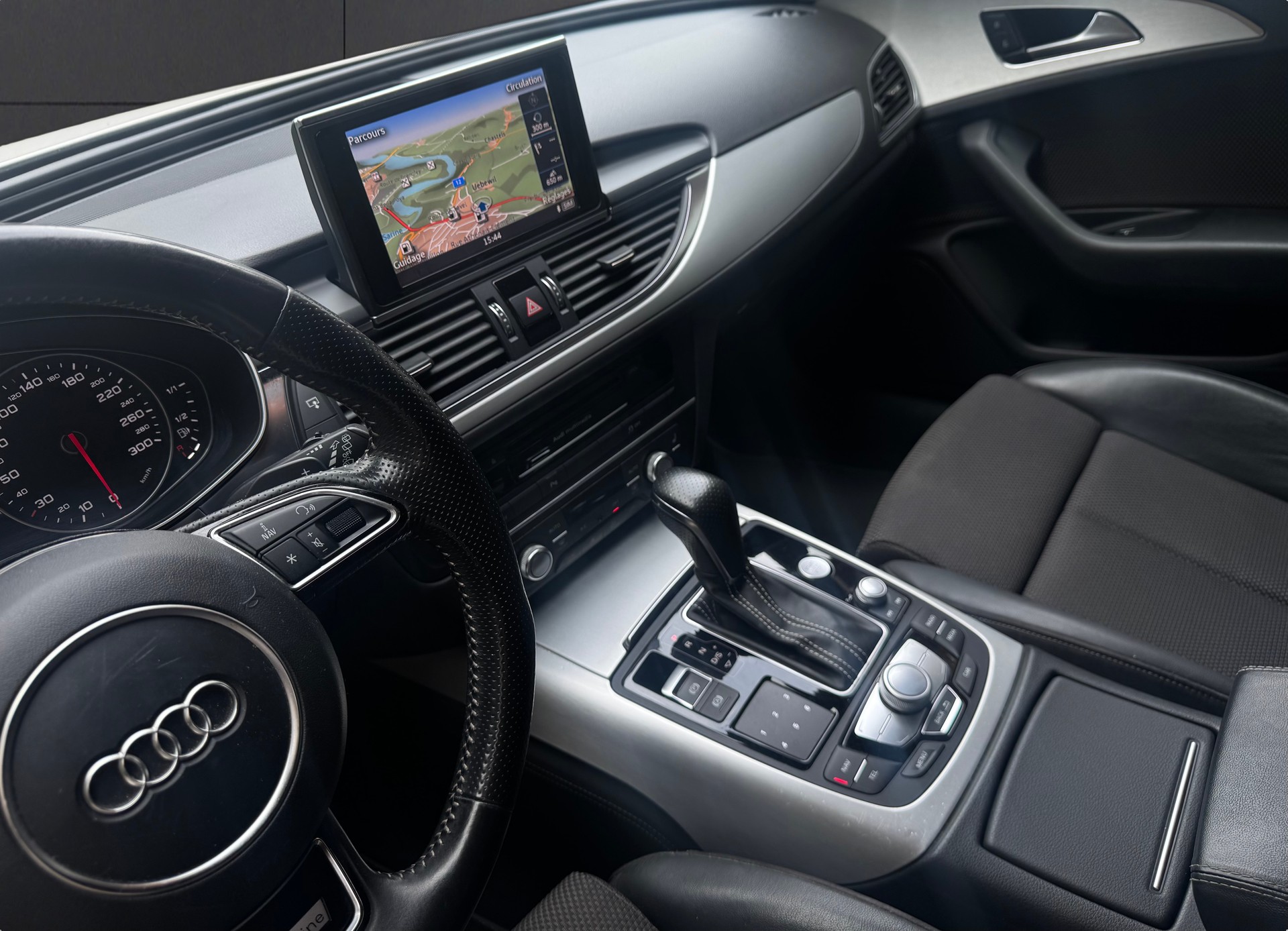 AUDI A6 Avant 2.0 TDI S-tronic S-Line-image-8