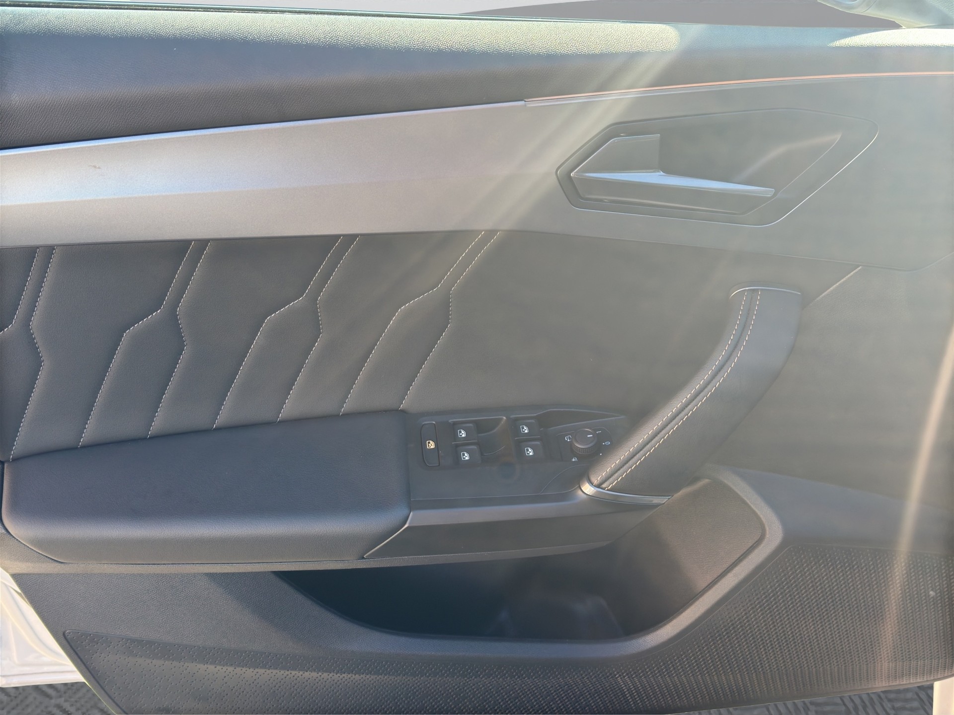 CUPRA LEON VZ 2.0 TSI DSG-image-8