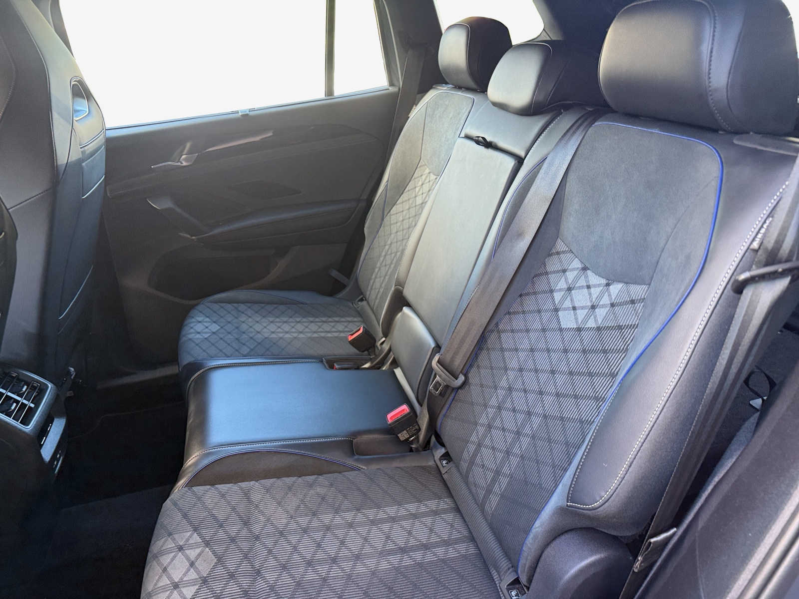 VW Tayron 2.0 TSI R-Line DSG 4Motion-image-11