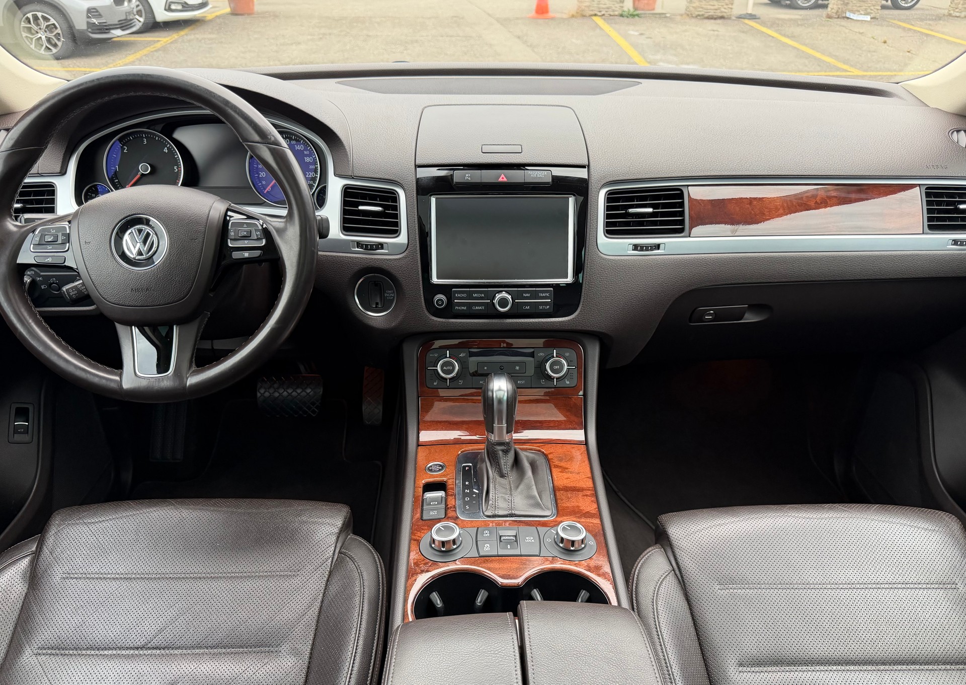 VW Touareg 3.0 TDI BlueMotion Technology Tiptronic-image-5