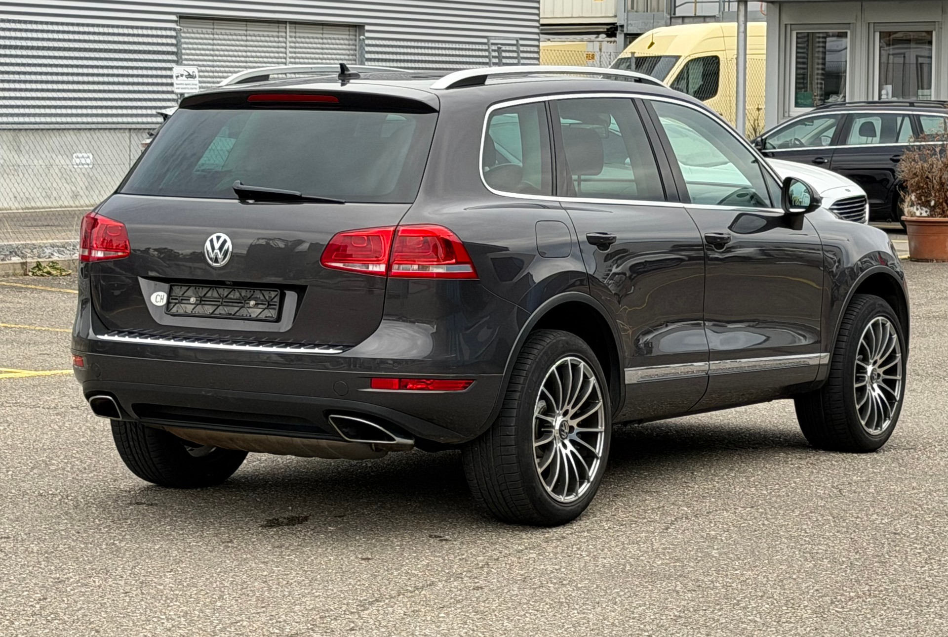 VW Touareg 3.0 TDI BlueMotion Technology Tiptronic-image-2