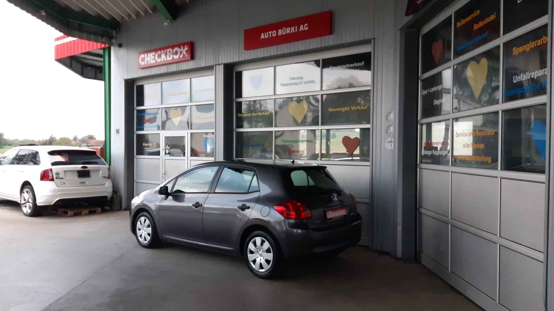 TOYOTA Auris 1.4 D-4D Linea Luna-image-2