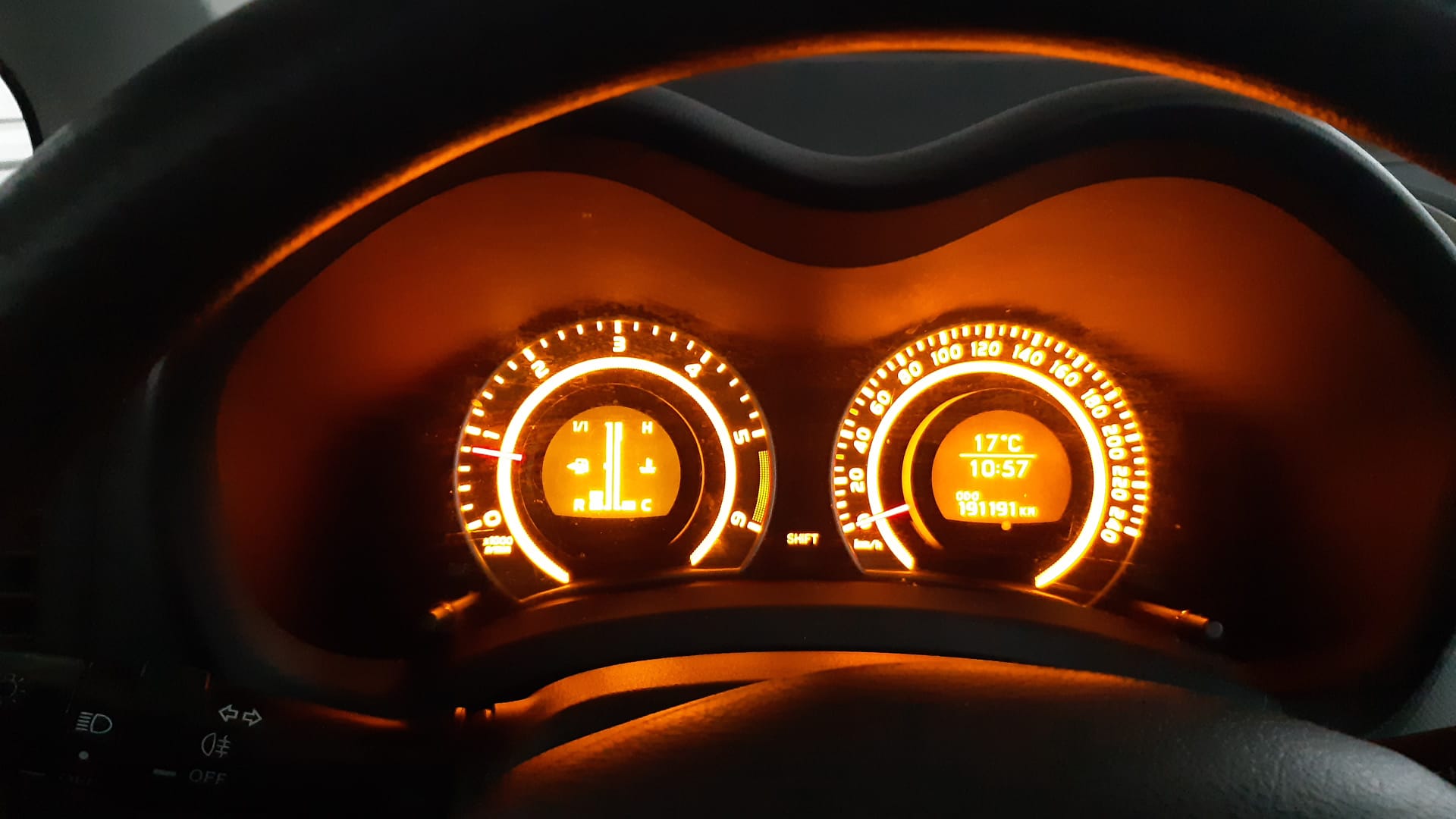TOYOTA Auris 1.4 D-4D Linea Luna-image-9