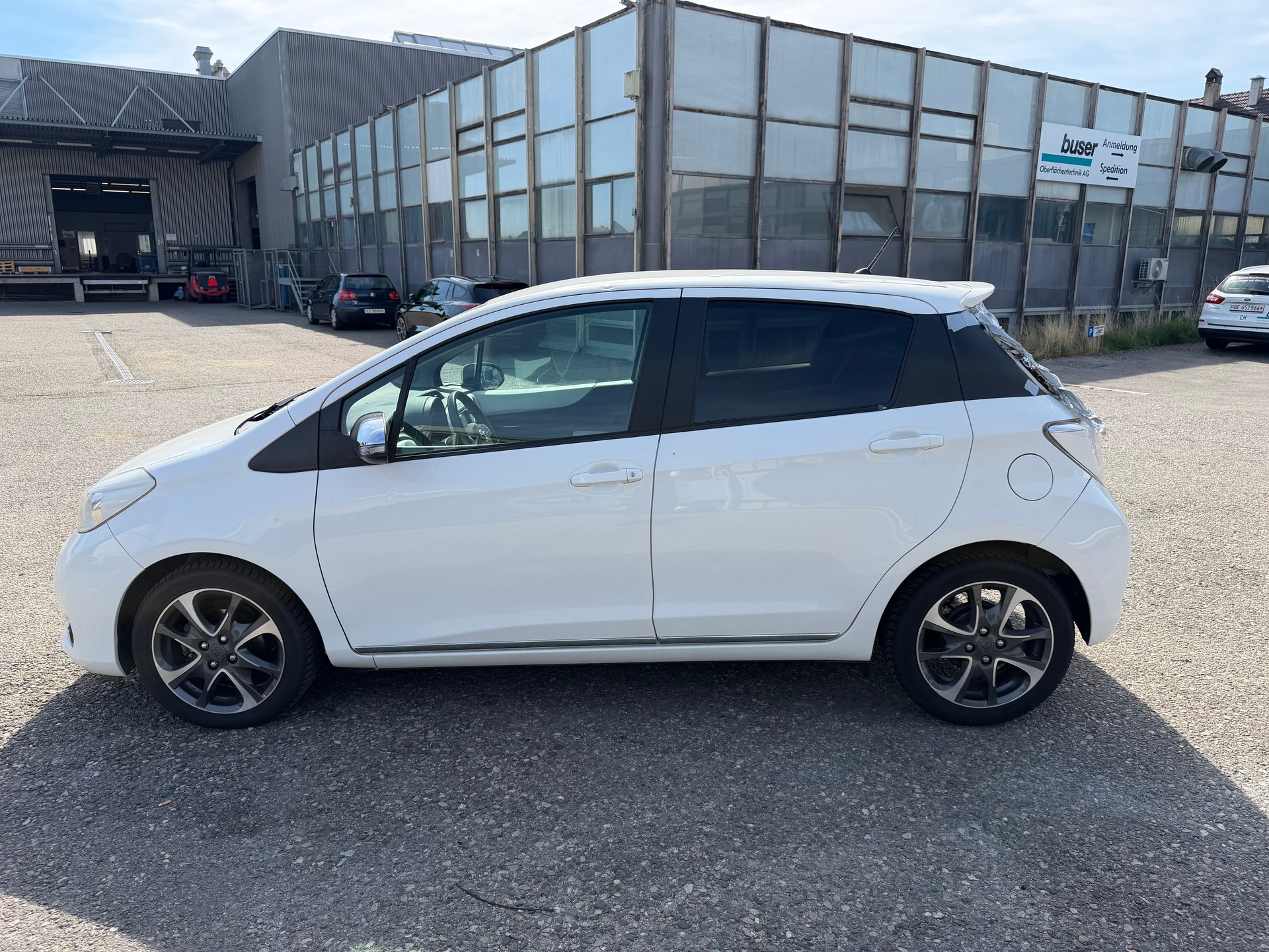 TOYOTA Yaris 1.33 Luna-image-3