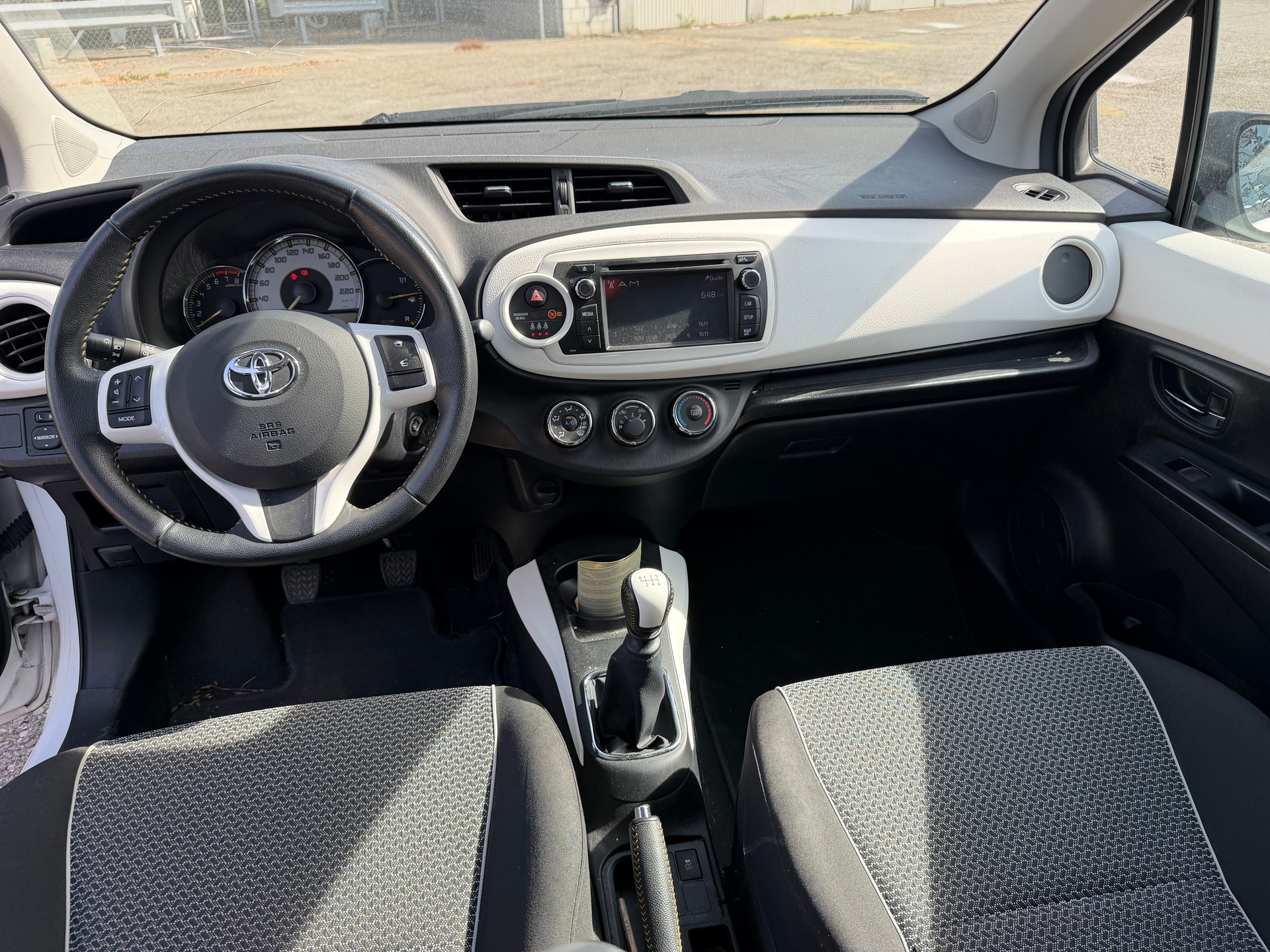 TOYOTA Yaris 1.33 Luna-image-10