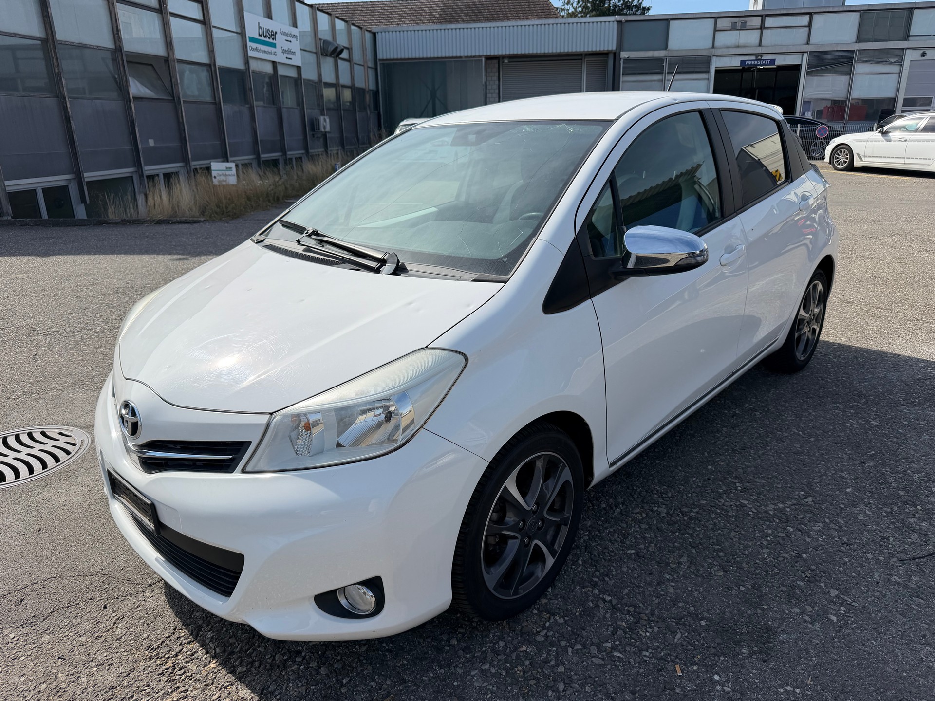 TOYOTA Yaris 1.33 Luna-image-1