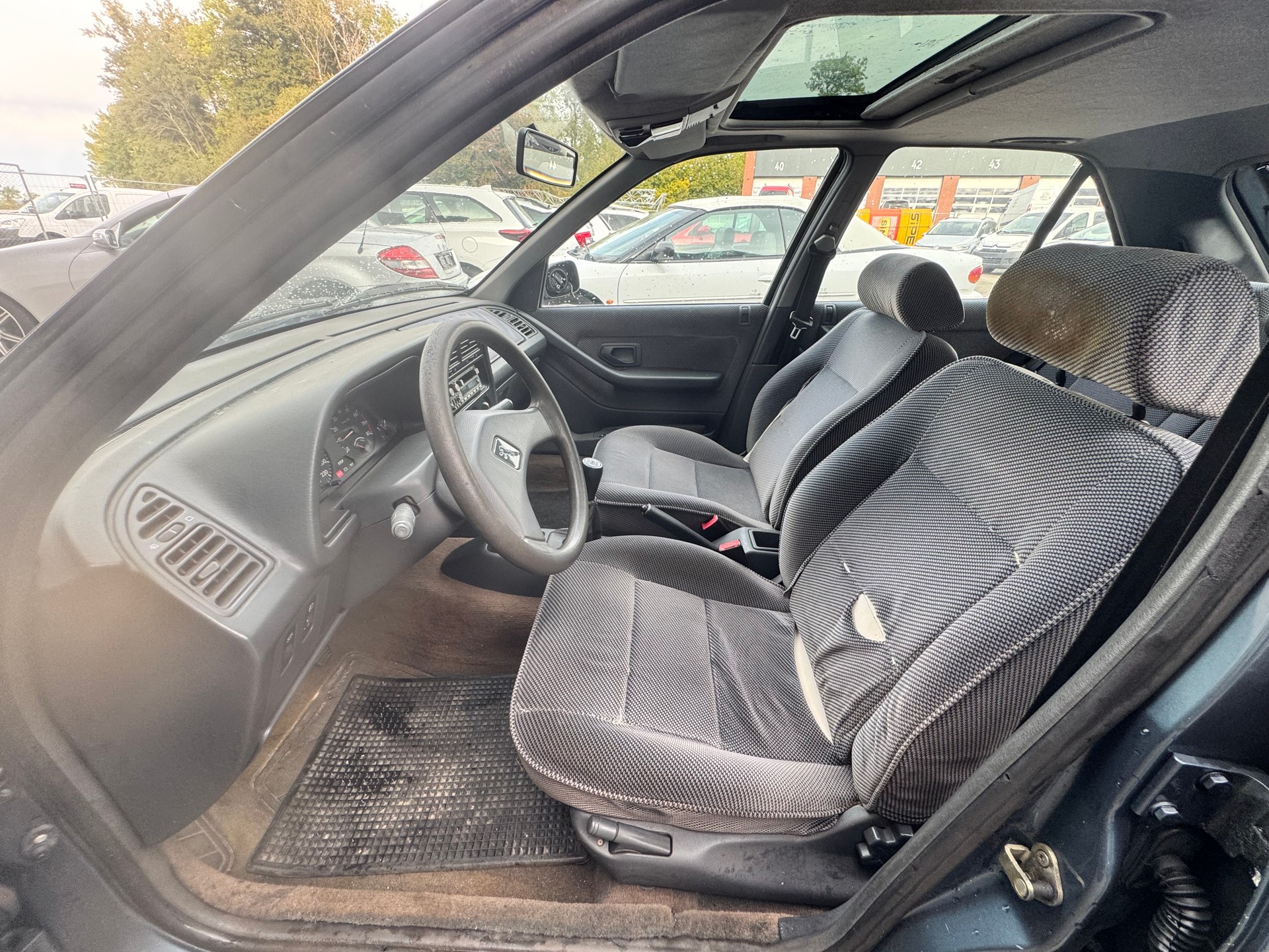 PEUGEOT 306 1.8 XT-image-9