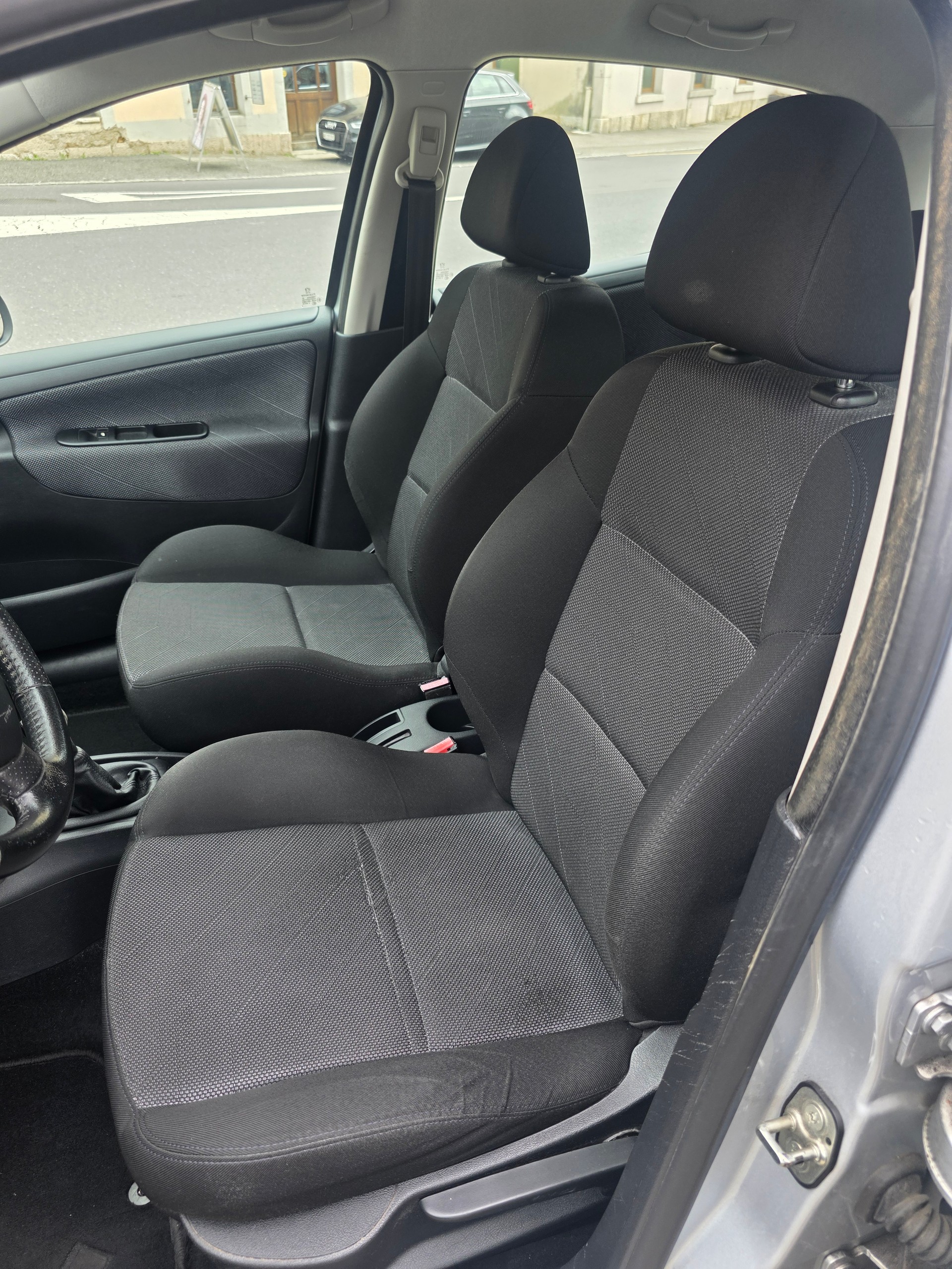 PEUGEOT 207 1.6 16V XS Premium-image-8