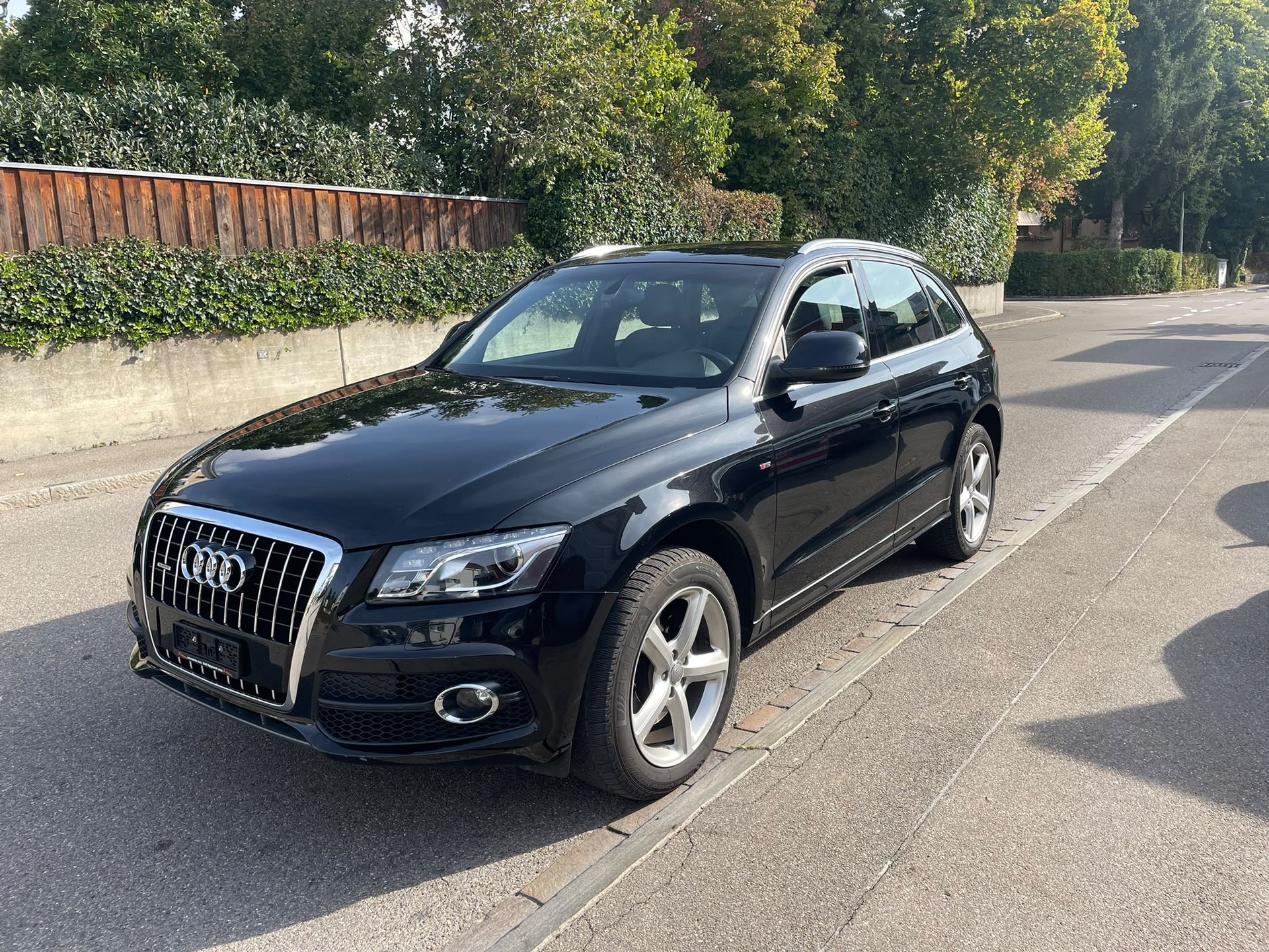 AUDI Q5 3.2 FSI quattro S-tronic-image-1