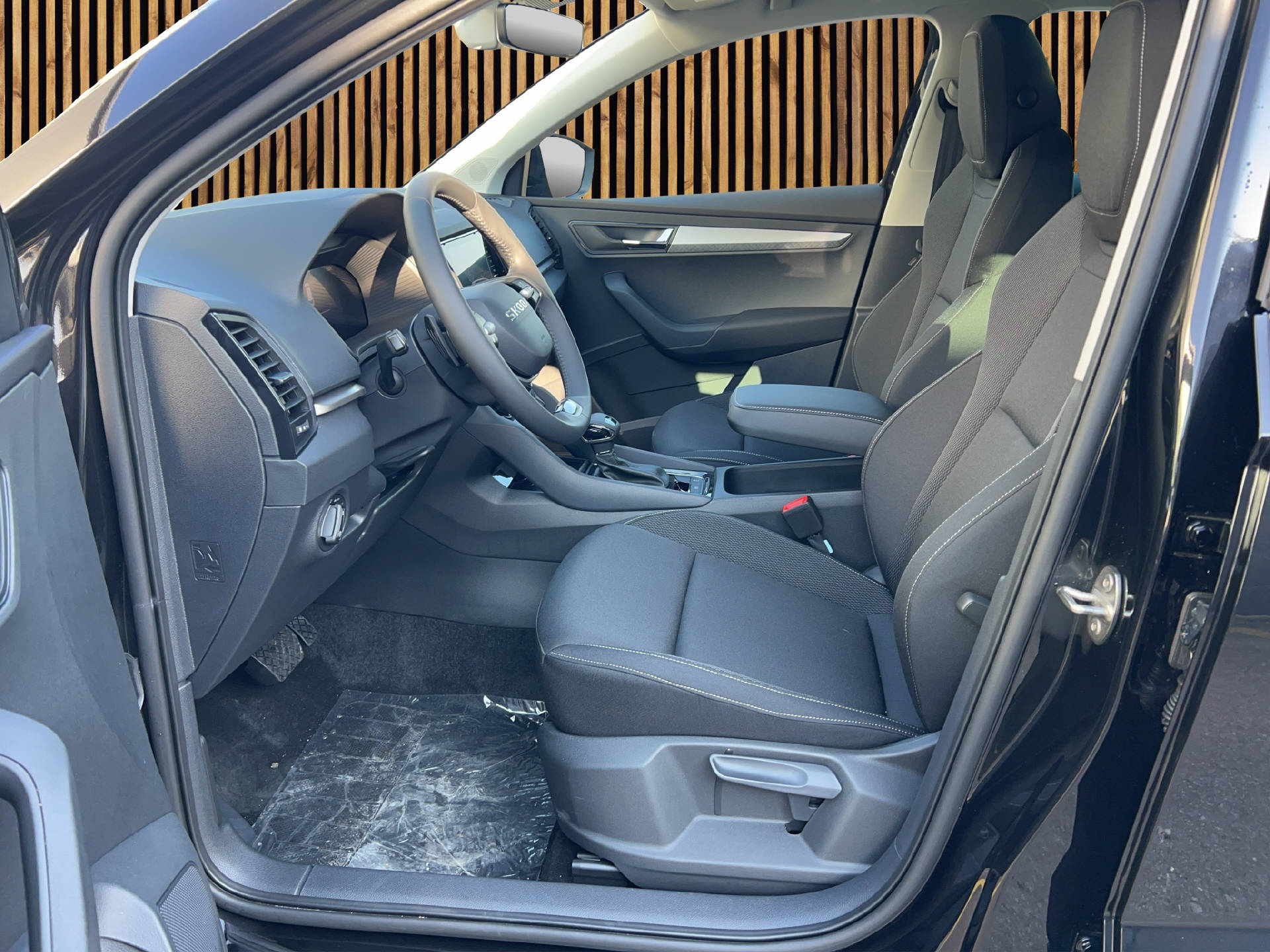 SKODA Karoq 1.5 TSI Selection DSG-image-7