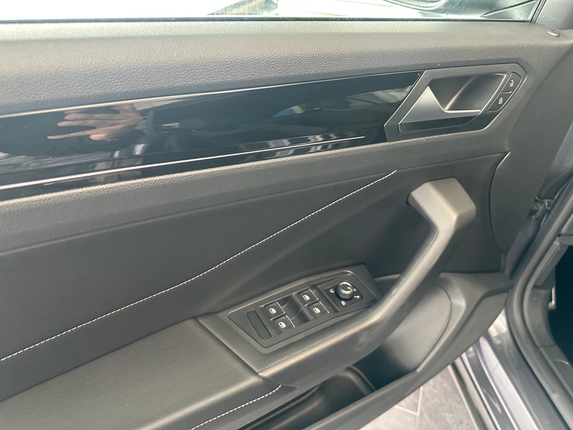 VW T-Roc Cabriolet 1.5 TSI R-Line DSG-image-10