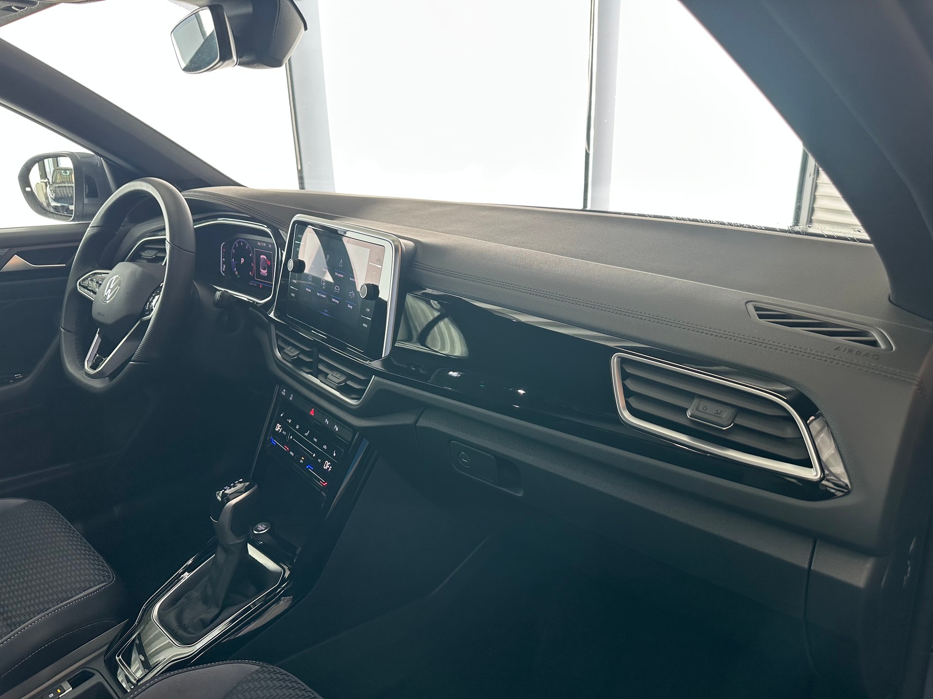 VW T-Roc Cabriolet 1.5 TSI R-Line DSG-image-18