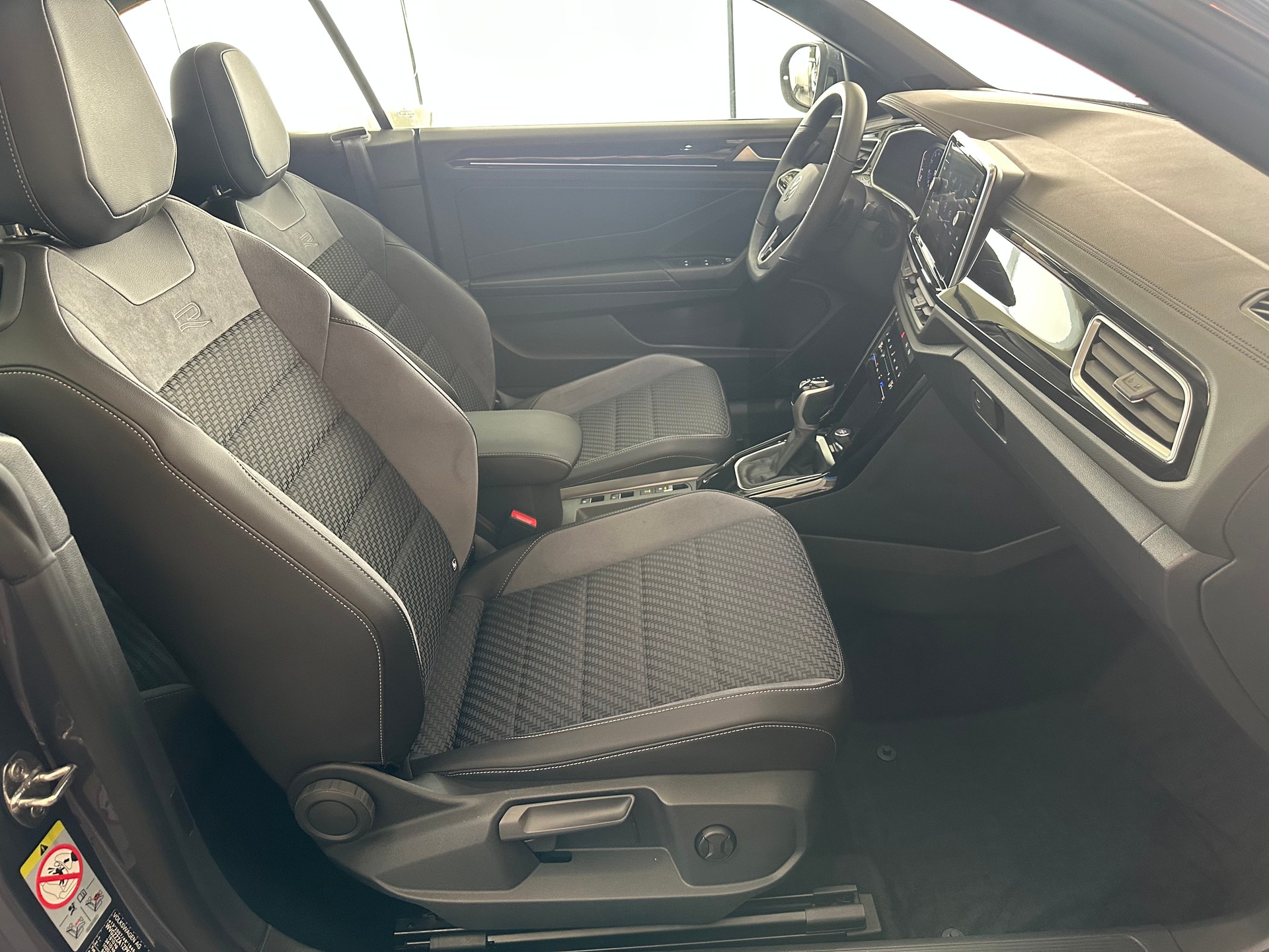 VW T-Roc Cabriolet 1.5 TSI R-Line DSG-image-19