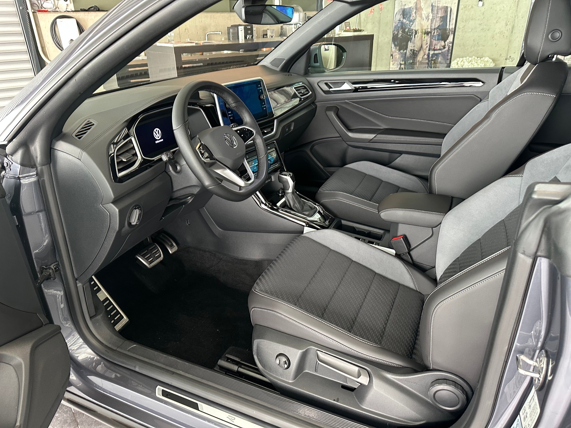 VW T-Roc Cabriolet 1.5 TSI R-Line DSG-image-11