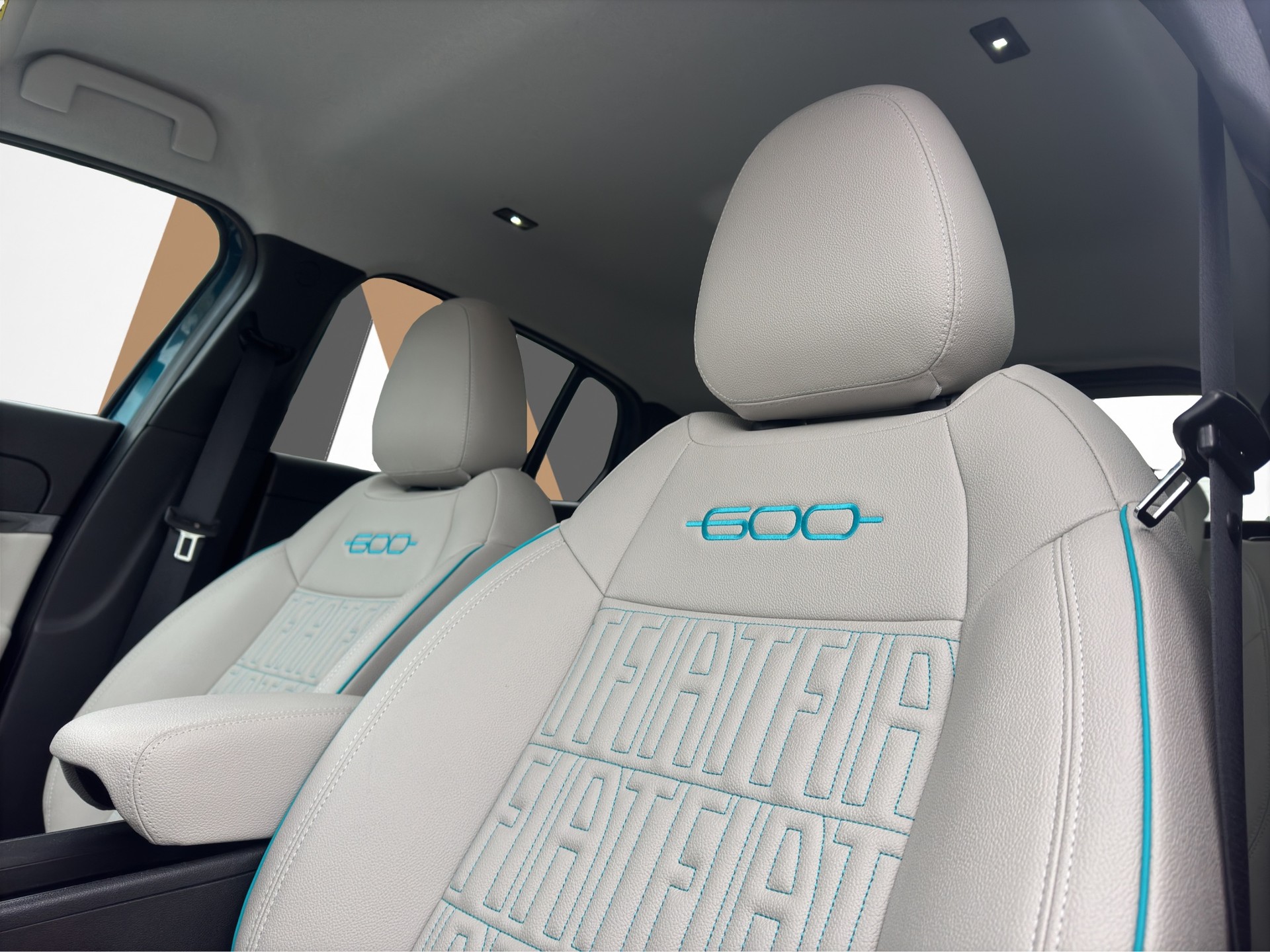 FIAT 600 1.2 Hybrid La Prima-image-21