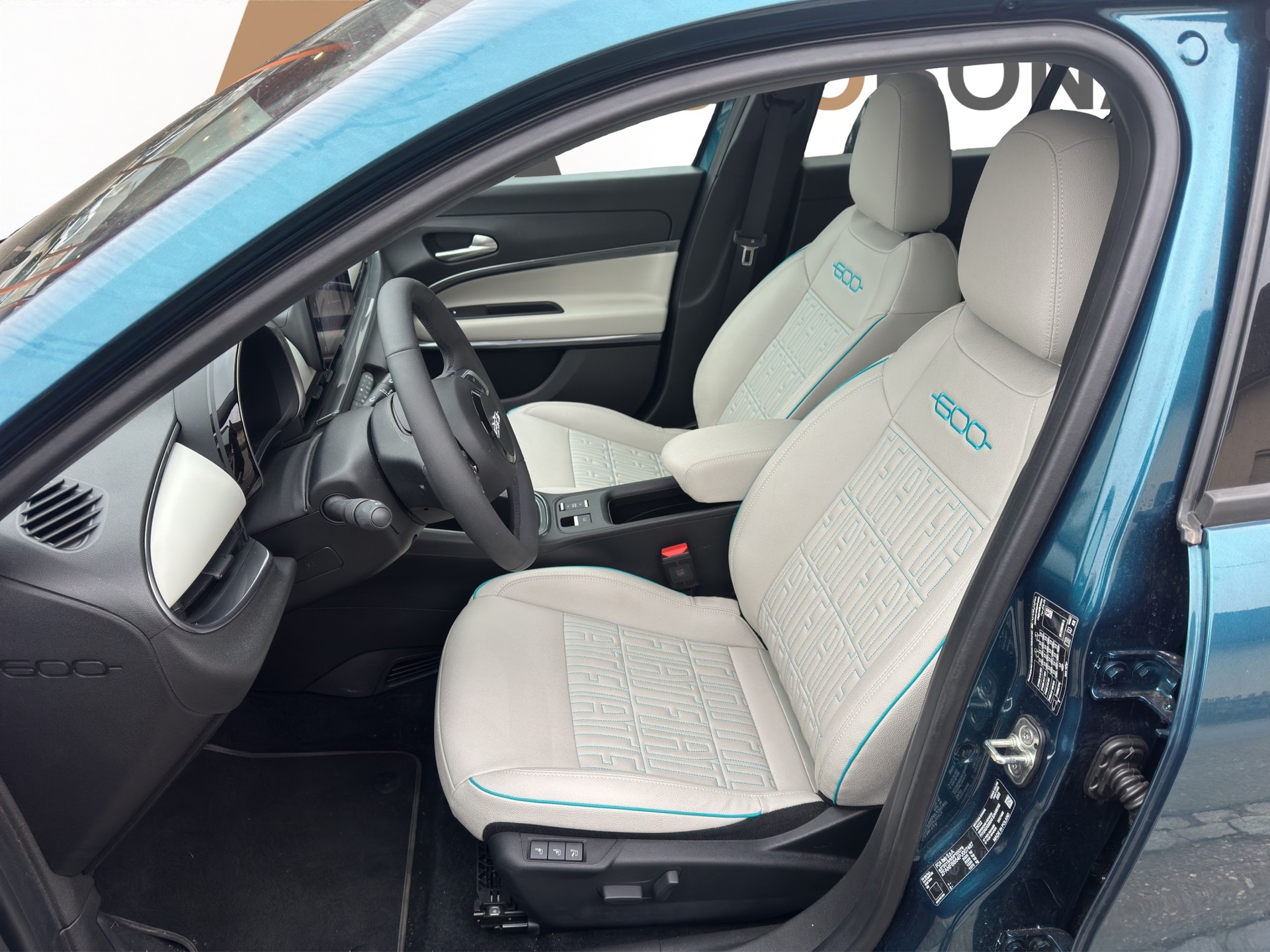 FIAT 600 1.2 Hybrid La Prima-image-12