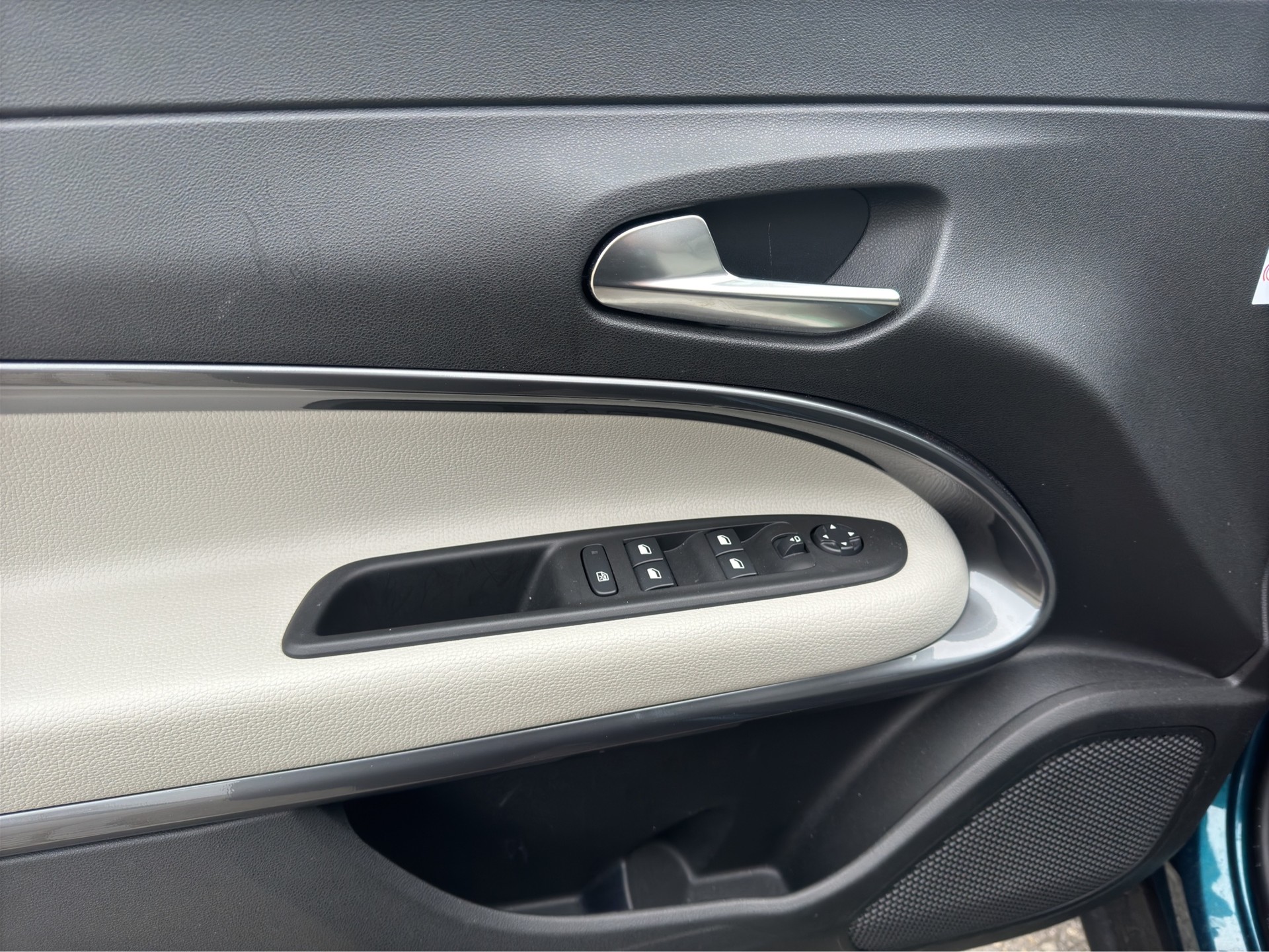 FIAT 600 1.2 Hybrid La Prima-image-24