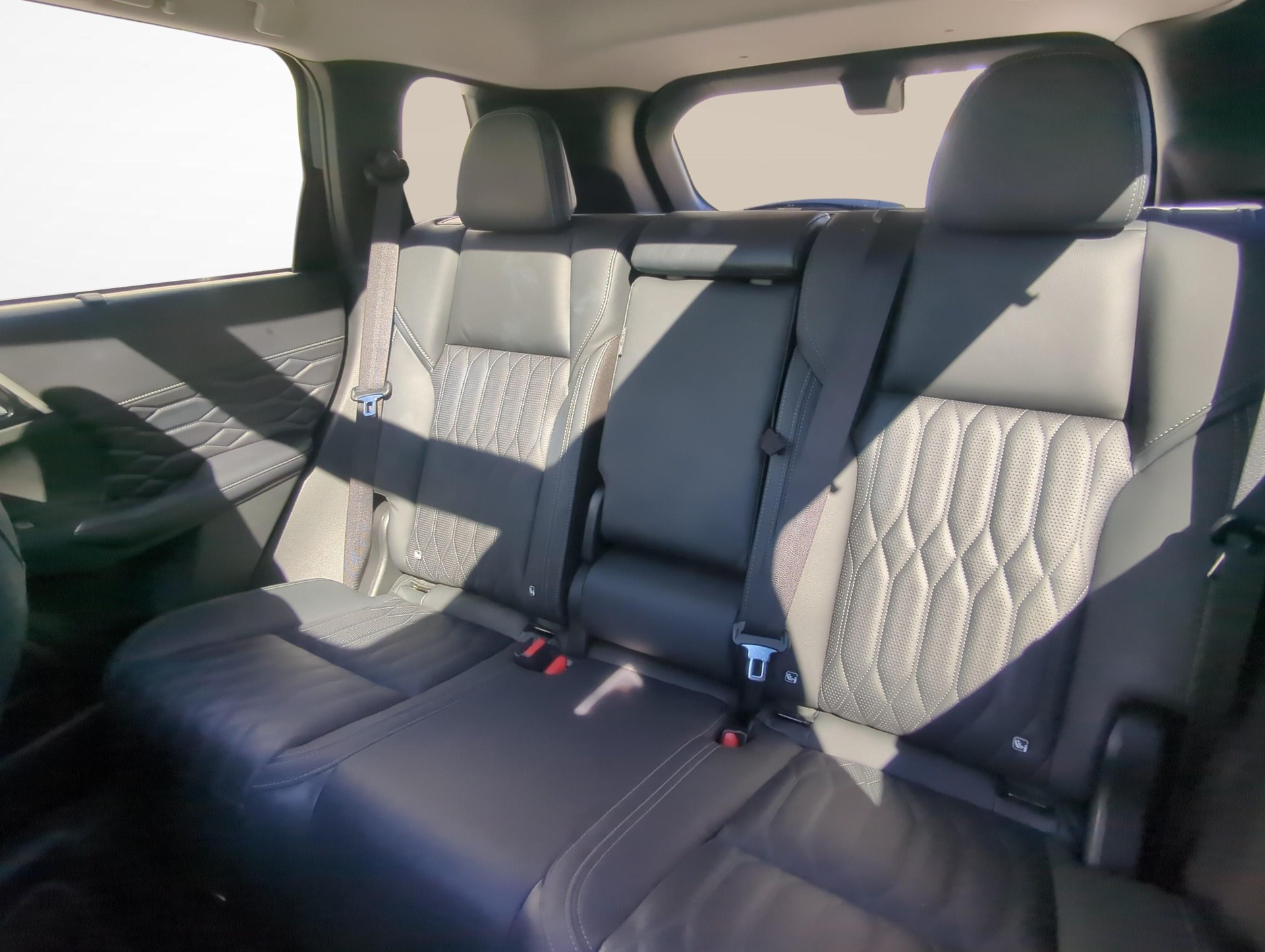 MITSUBISHI Outlander 2.4 PHEV Instyle 4x4-image-11