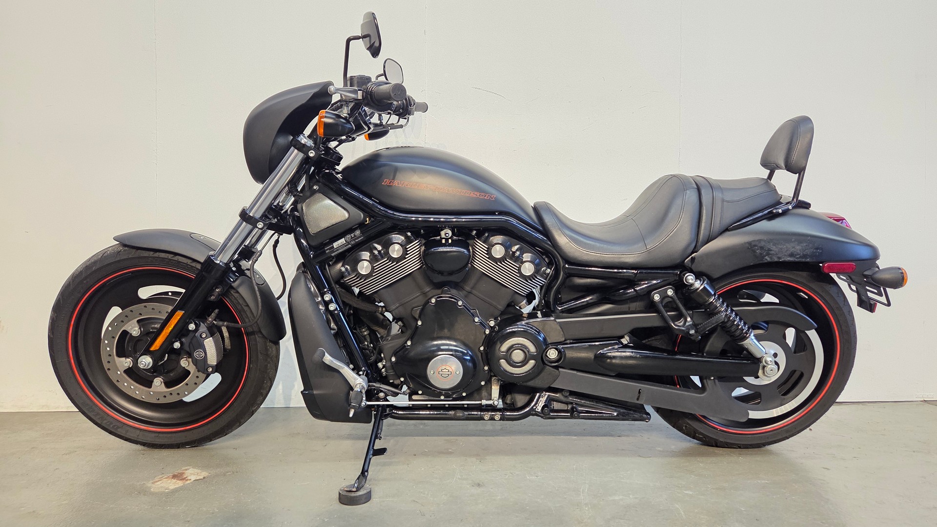 HARLEY-DAVIDSON VRSCDX Night Rod Special-showroom-element-1