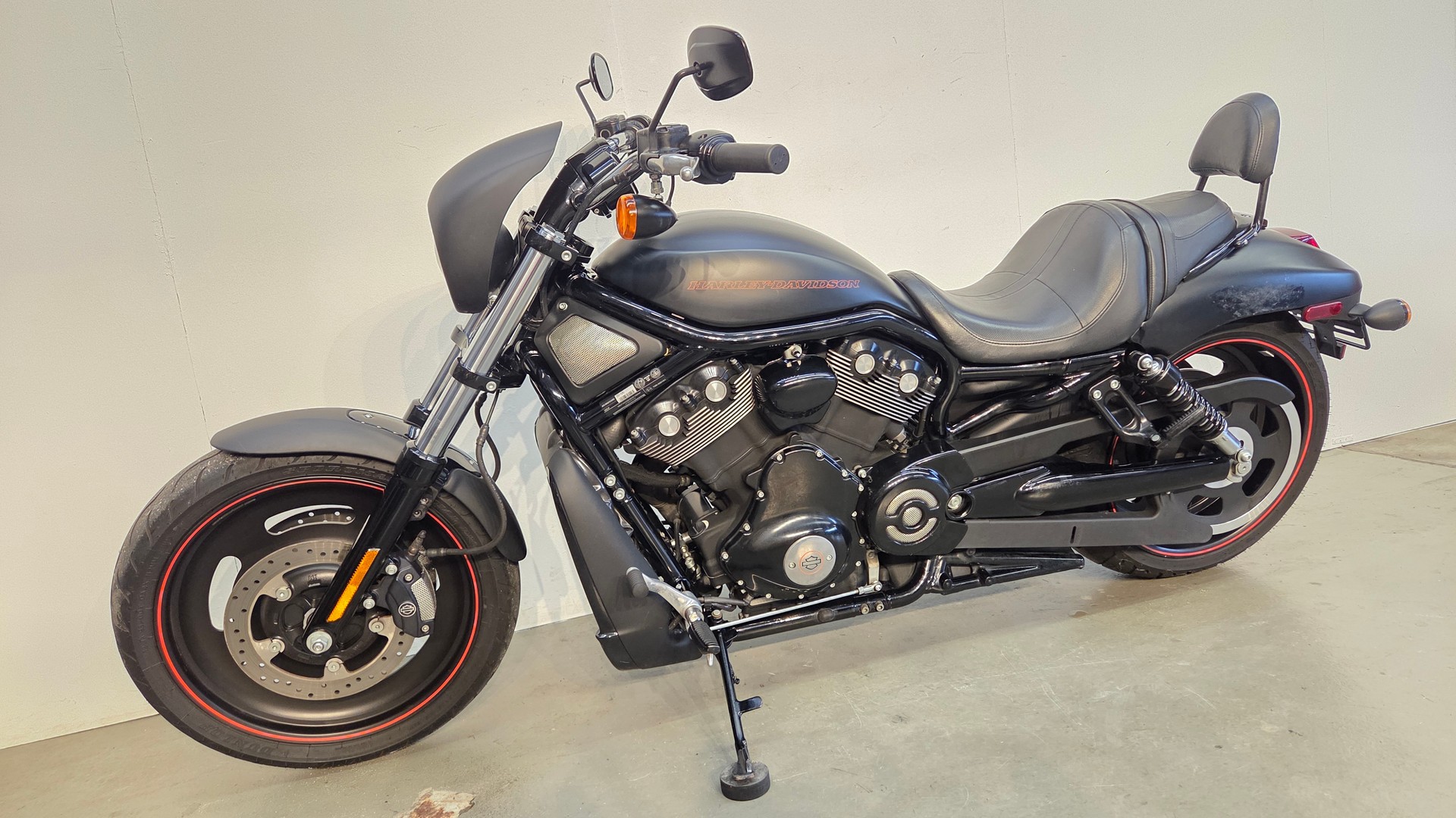 HARLEY-DAVIDSON VRSCDX Night Rod Special-showroom-element-3