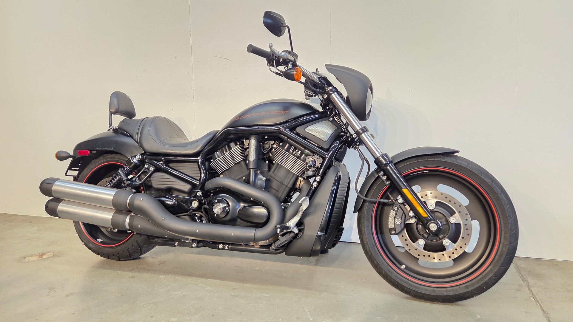 HARLEY-DAVIDSON VRSCDX Night Rod Special-showroom-element-2
