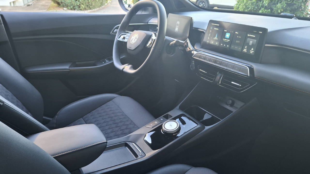 MG 3 1.5 Hybrid Luxury-image-5