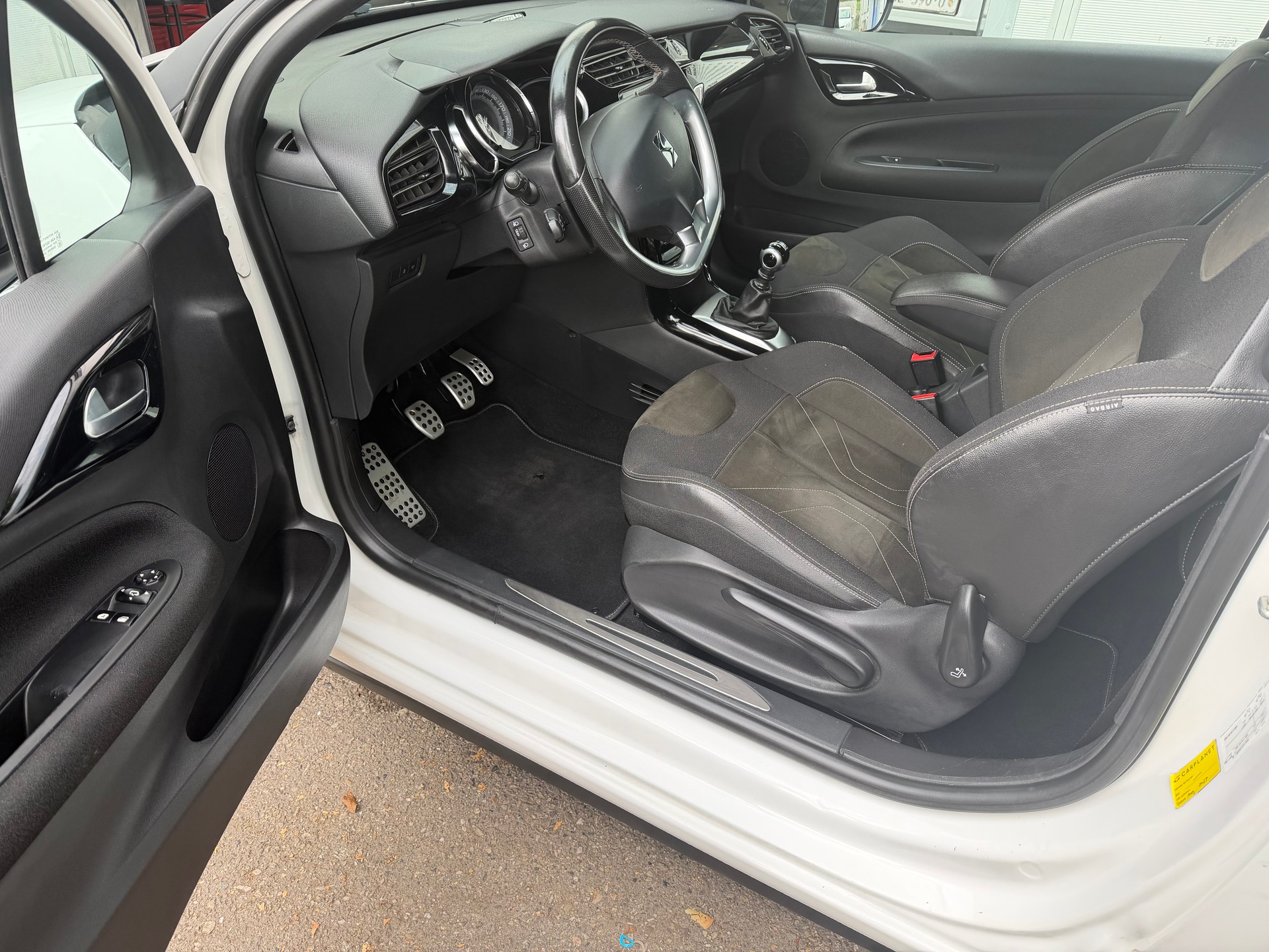DS AUTOMOBILES DS 3 1.2 PureTech Sport Chic-image-6
