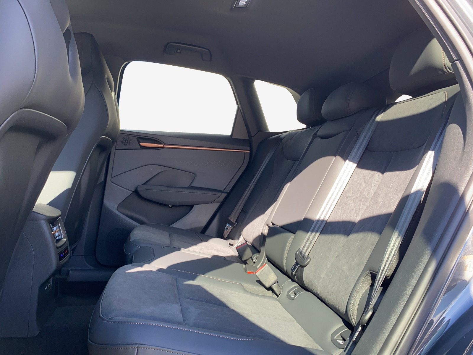 CUPRA Terramar 1.5 eTSI DSG-image-11
