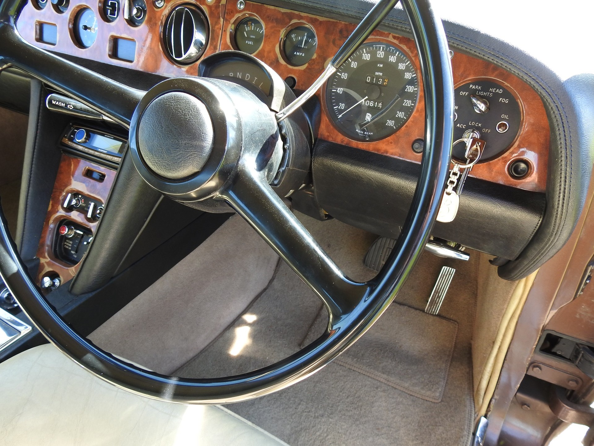 ROLLS-ROYCE Silver Shadow-image-3