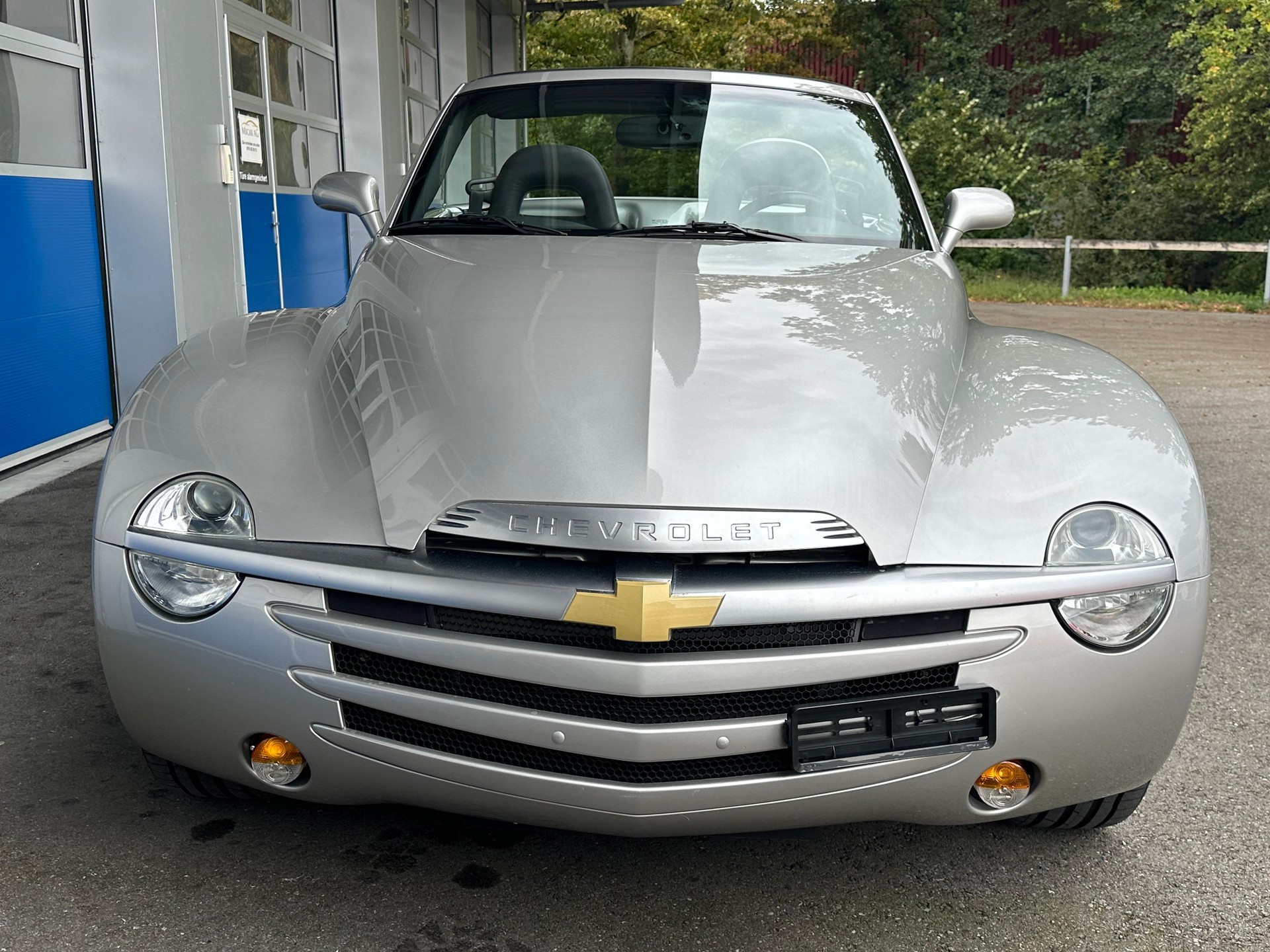 CHEVROLET SSR-image-1