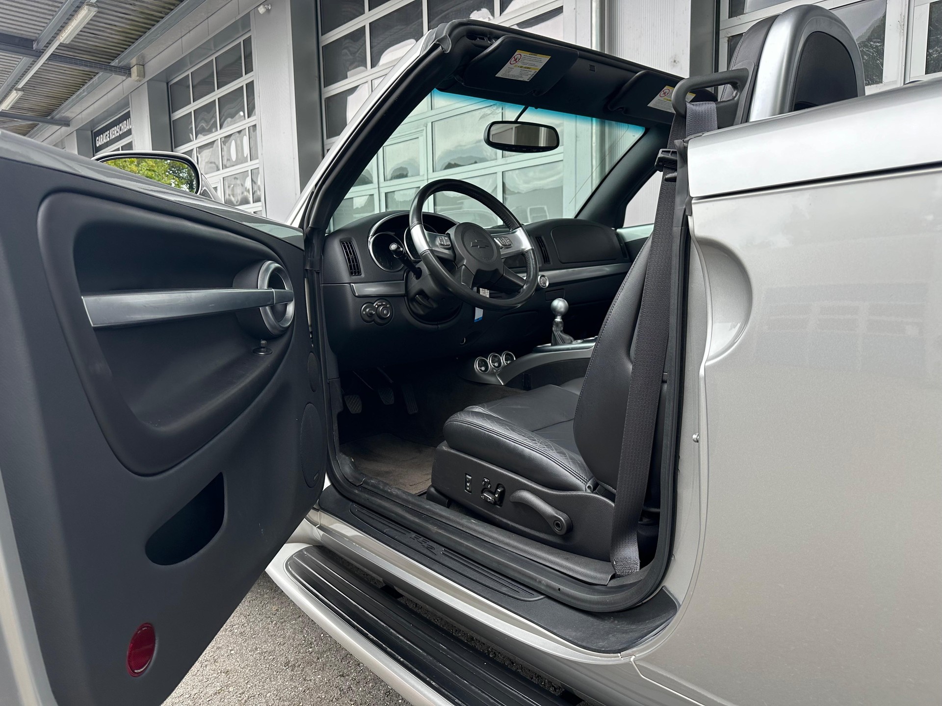 CHEVROLET SSR-image-6