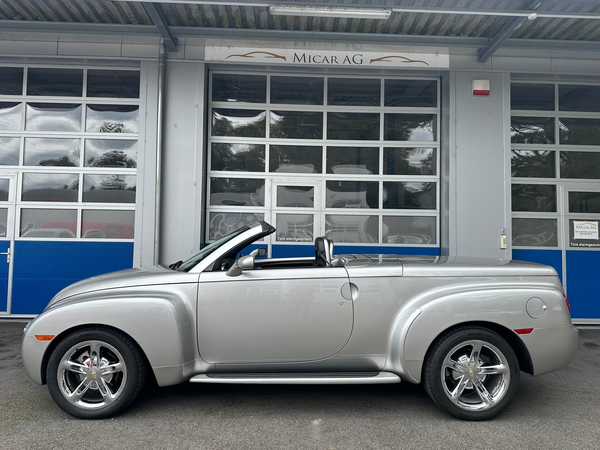 CHEVROLET SSR-image-2