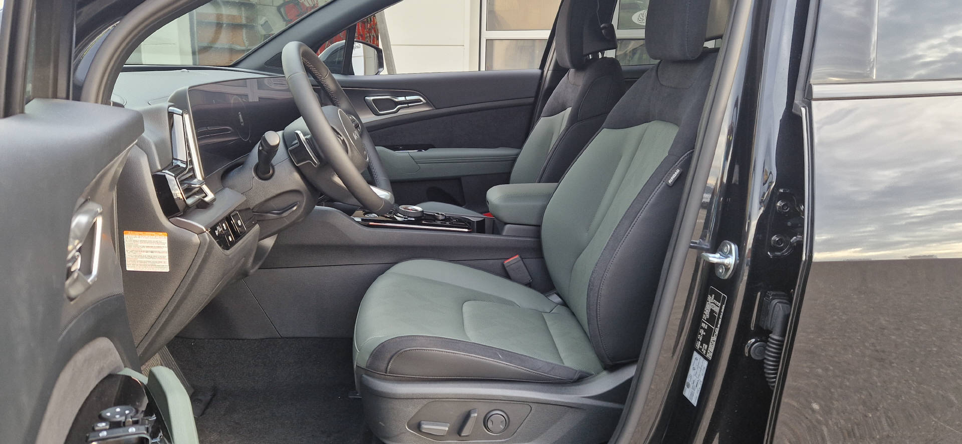 KIA Sportage 1.6 T-GDi PHEV Anniversary-image-3