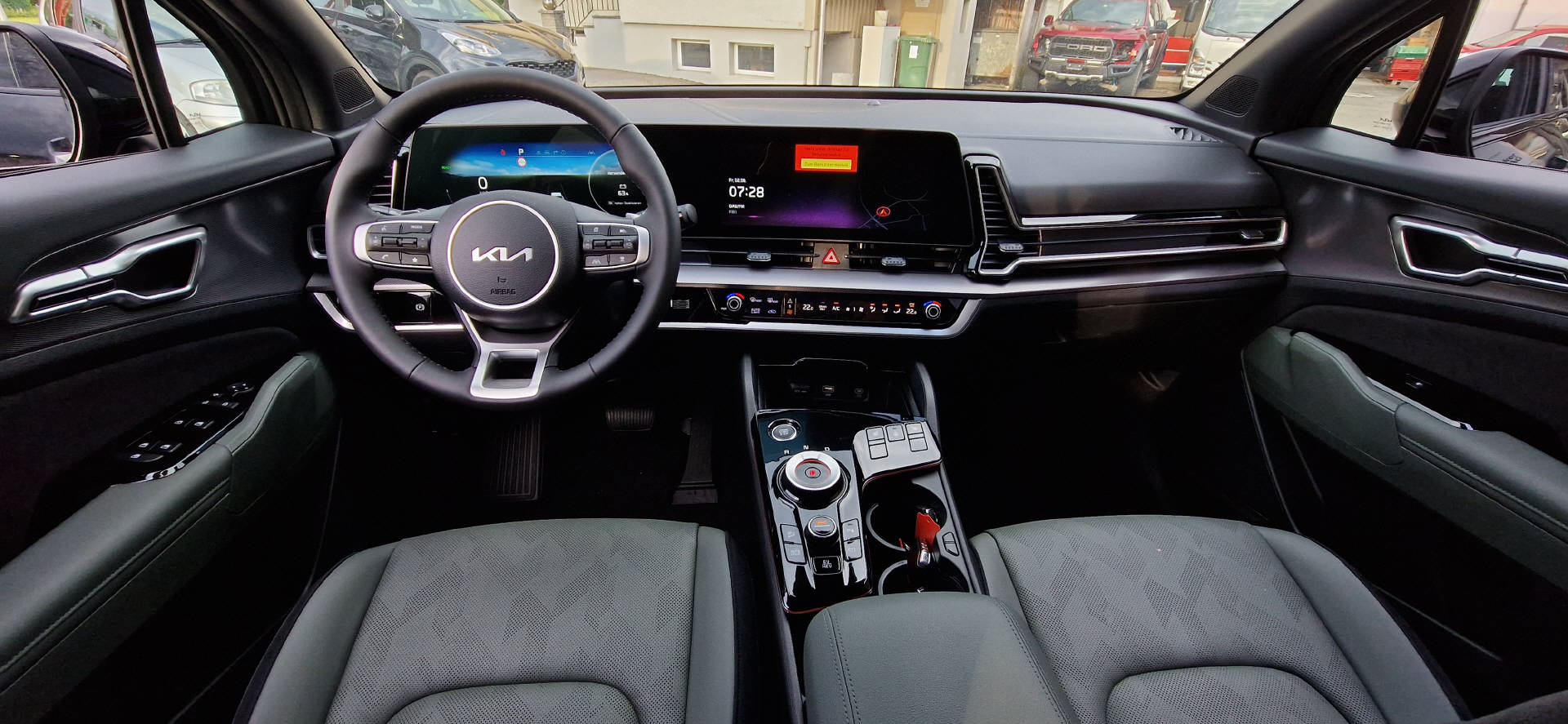 KIA Sportage 1.6 T-GDi PHEV Anniversary-image-4