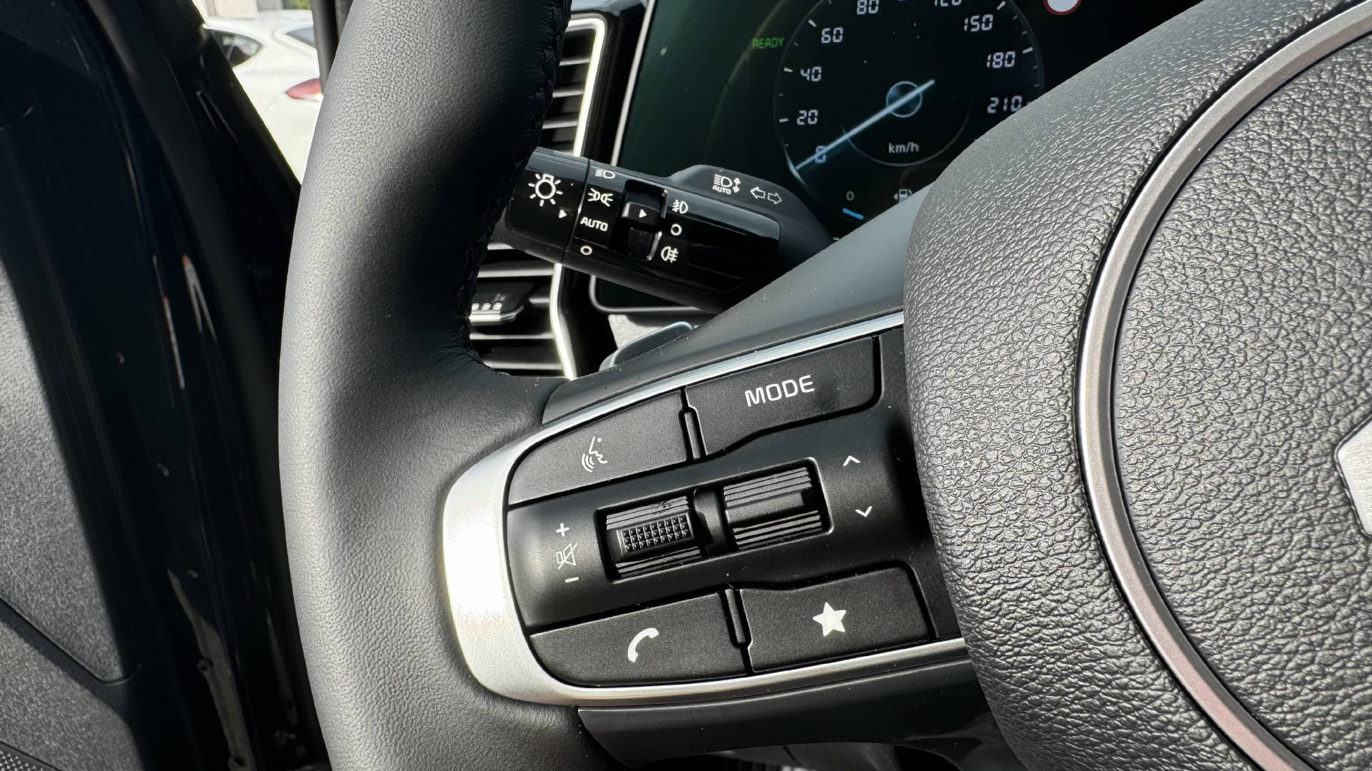 KIA Sportage 1.6 T-GDi PHEV Anniversary-image-7
