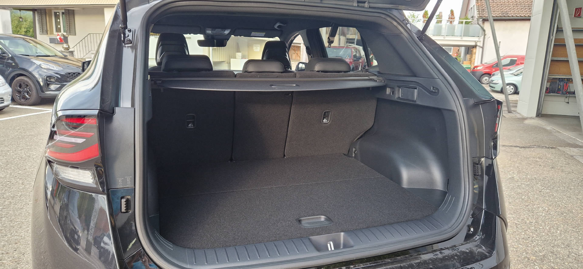 KIA Sportage 1.6 T-GDi PHEV Anniversary-image-12