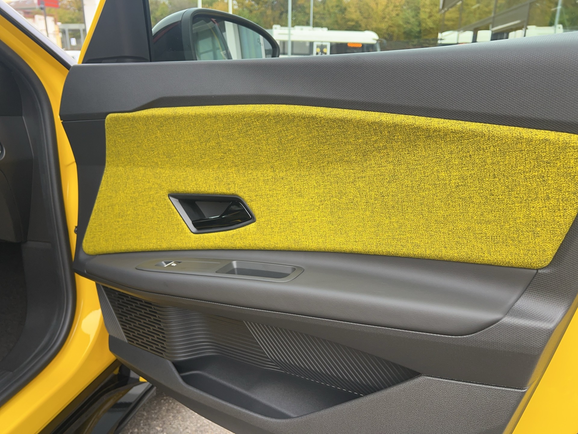 RENAULT R5 E-Tech Comfort Range 52 kWh Iconic Five-image-16