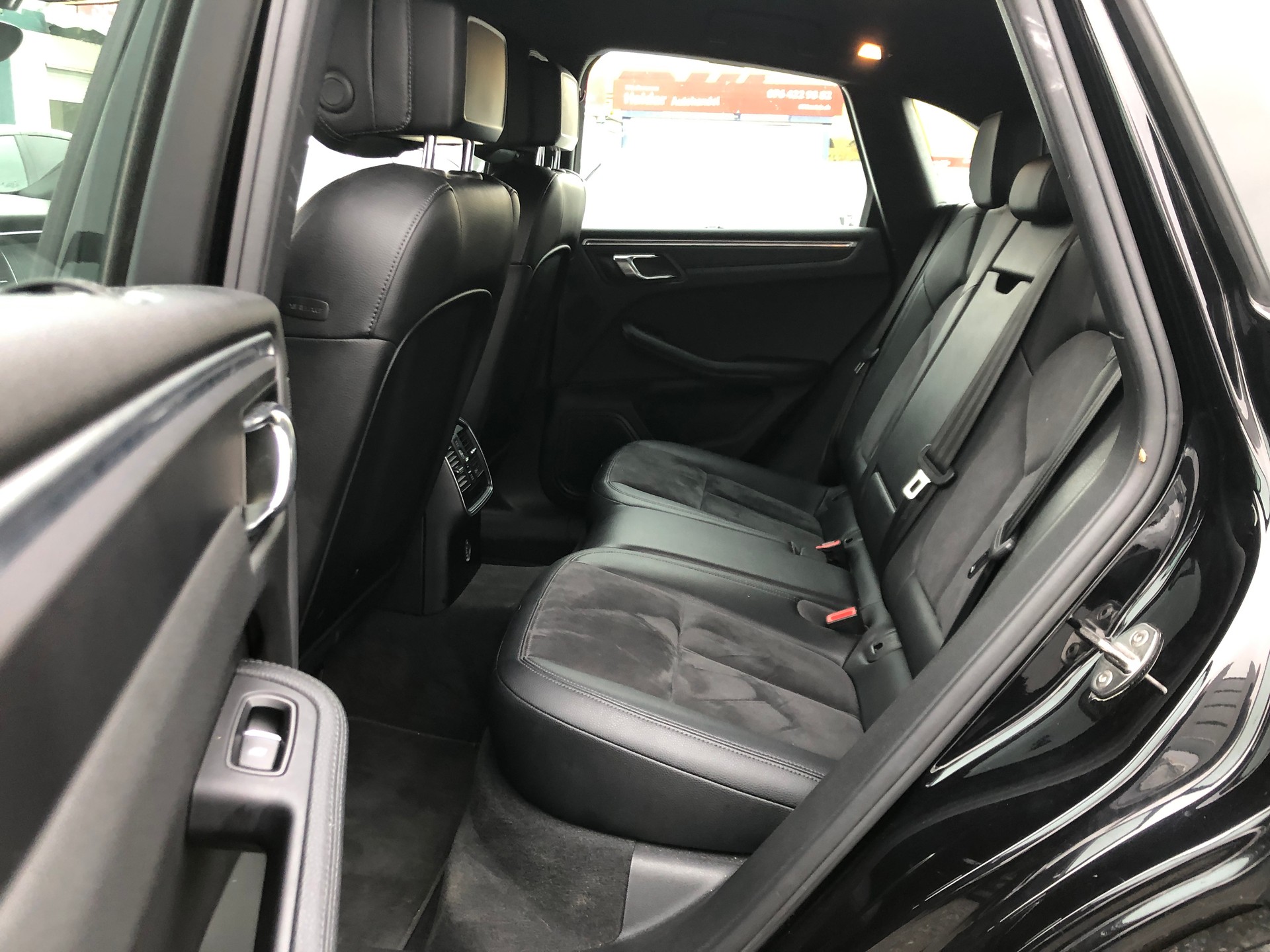 PORSCHE Macan PDK-image-12
