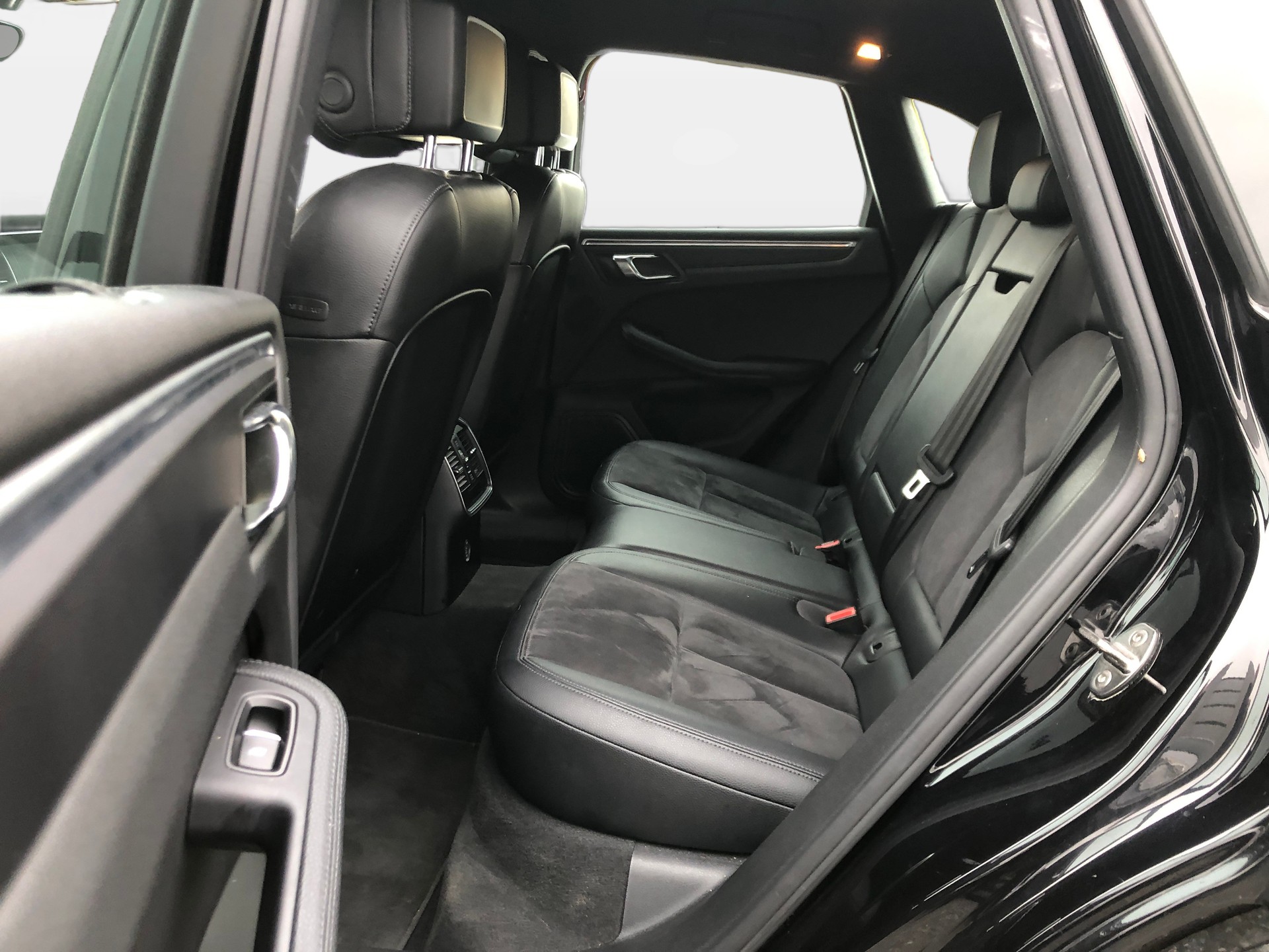PORSCHE Macan PDK-image-12