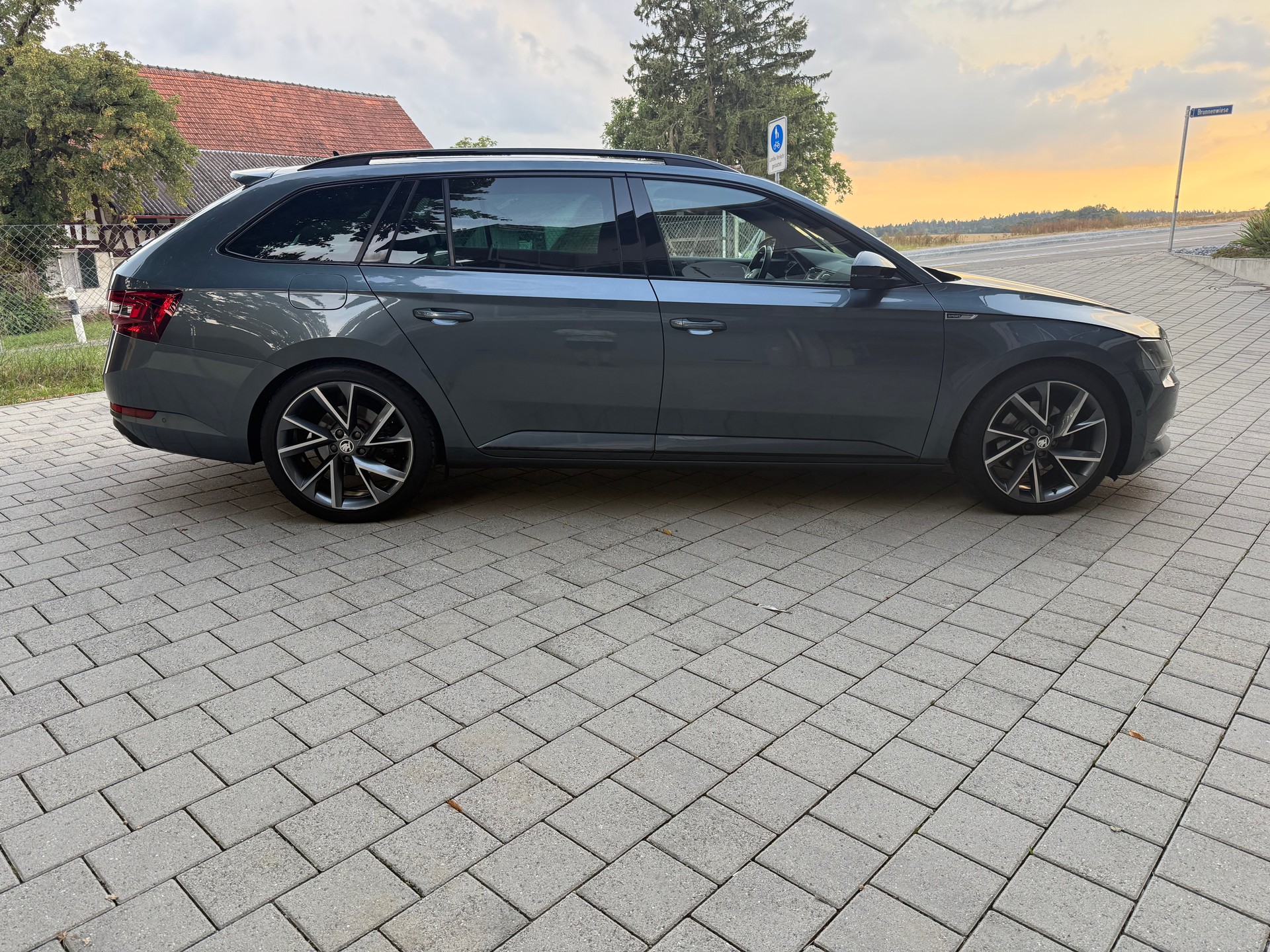 SKODA Superb Combi 2.0 TDi SportLine+ 4x4 DSG-image-2