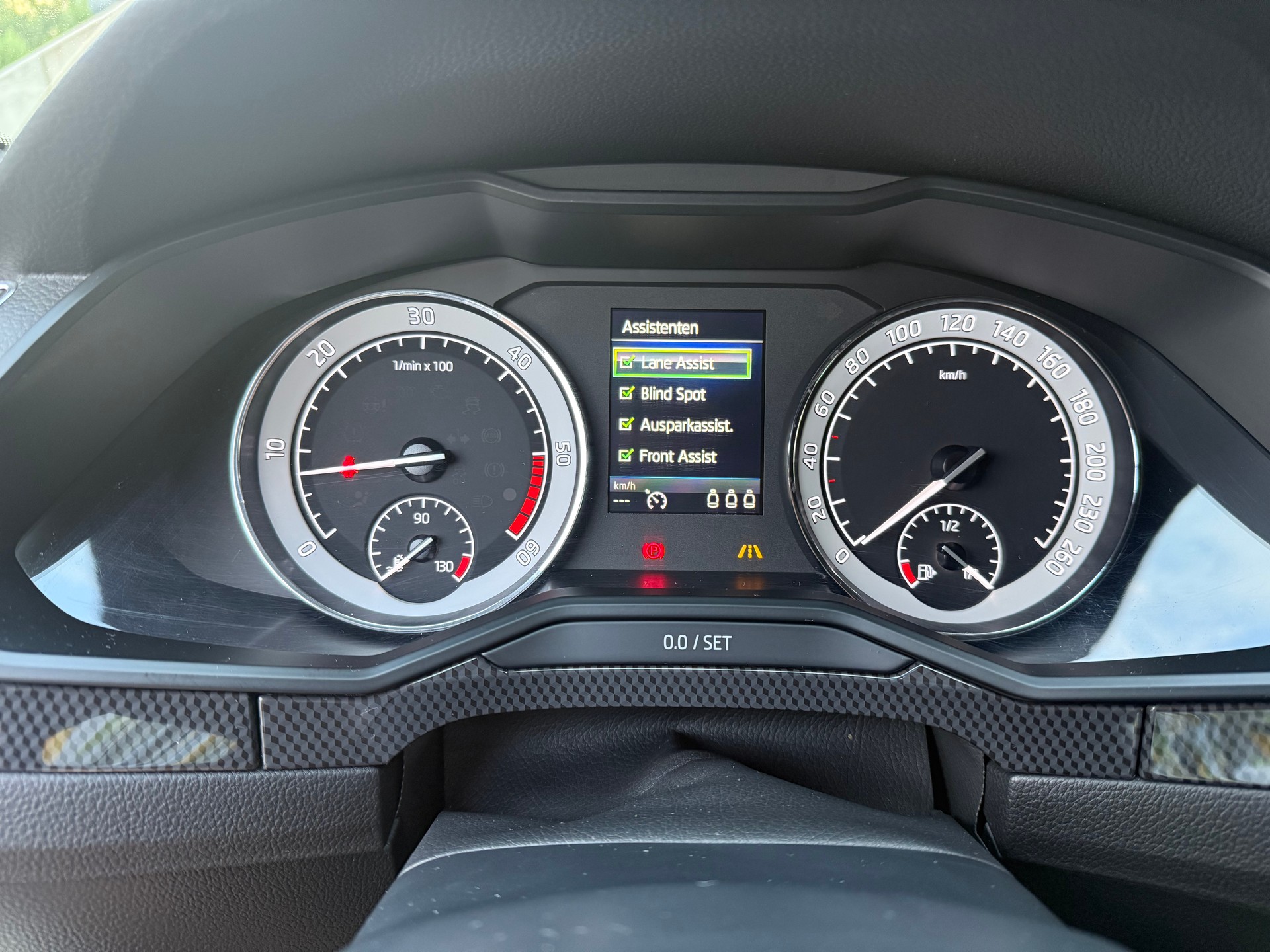 SKODA Superb Combi 2.0 TDi SportLine+ 4x4 DSG-image-9