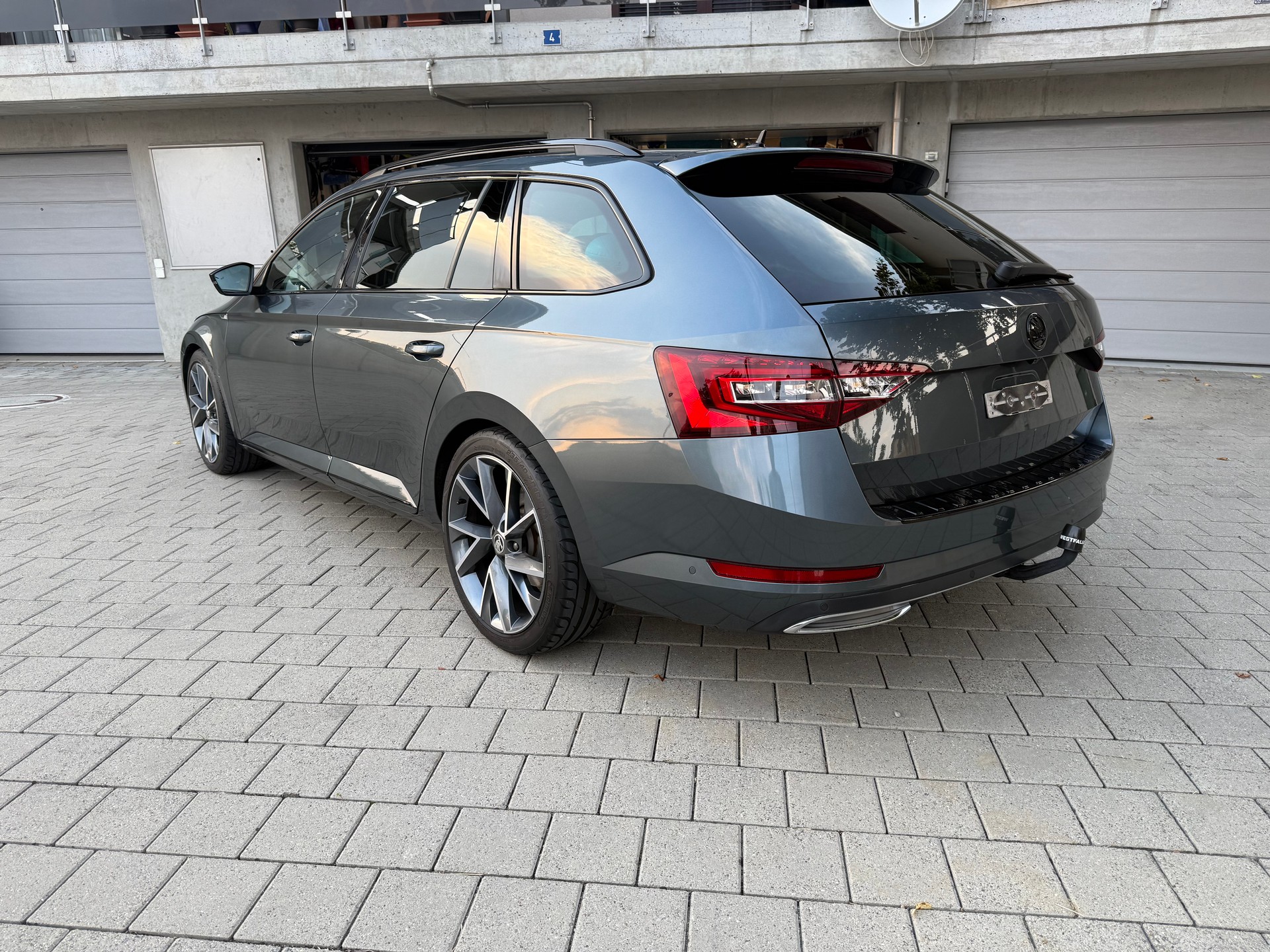 SKODA Superb Combi 2.0 TDi SportLine+ 4x4 DSG-image-4