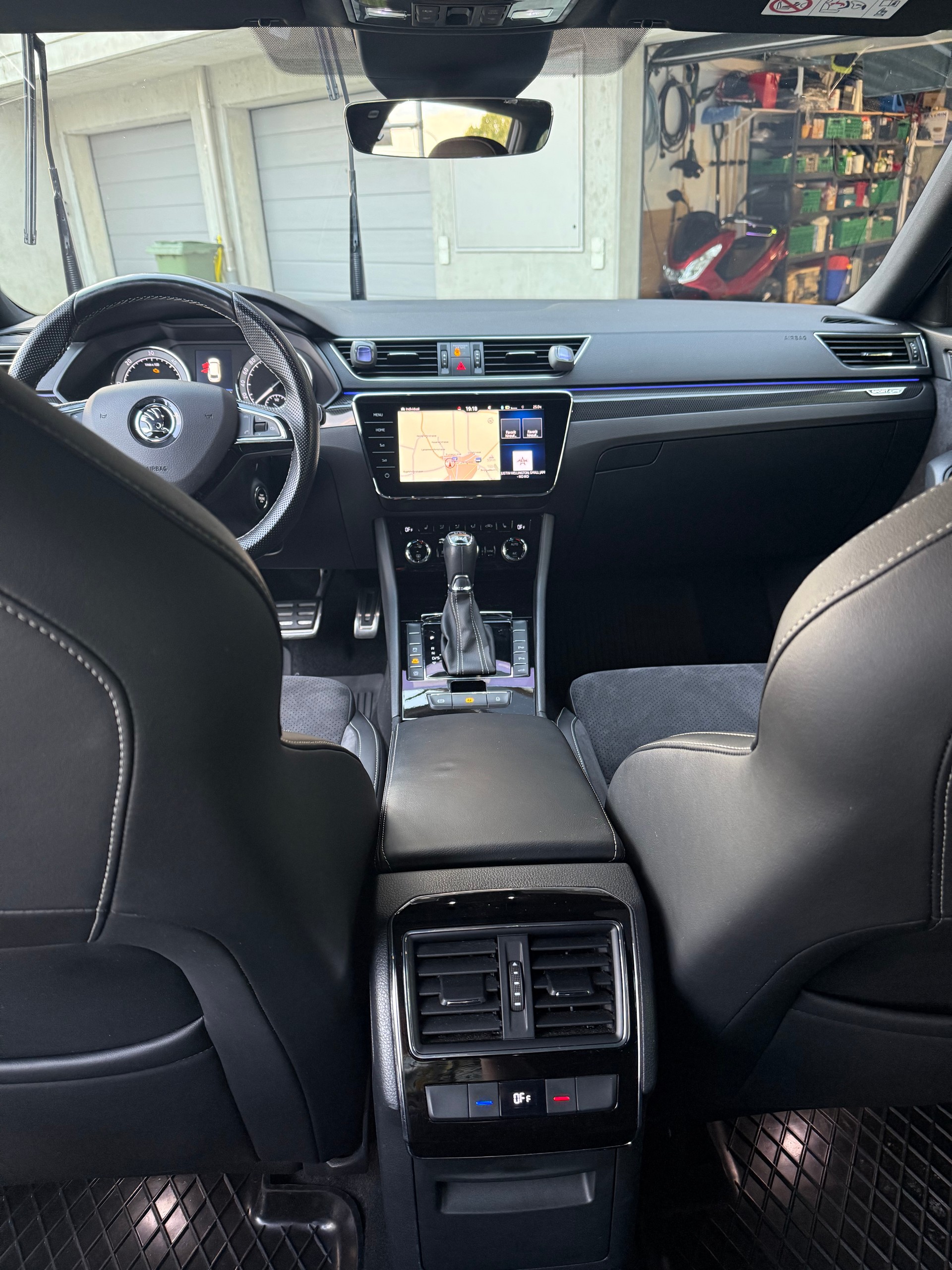 SKODA Superb Combi 2.0 TDi SportLine+ 4x4 DSG-image-5