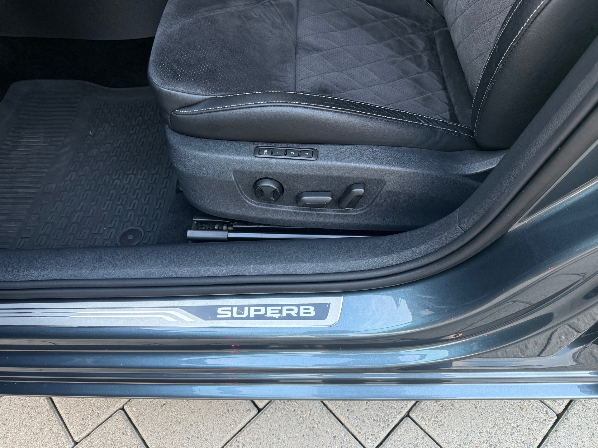 SKODA Superb Combi 2.0 TDi SportLine+ 4x4 DSG-image-13