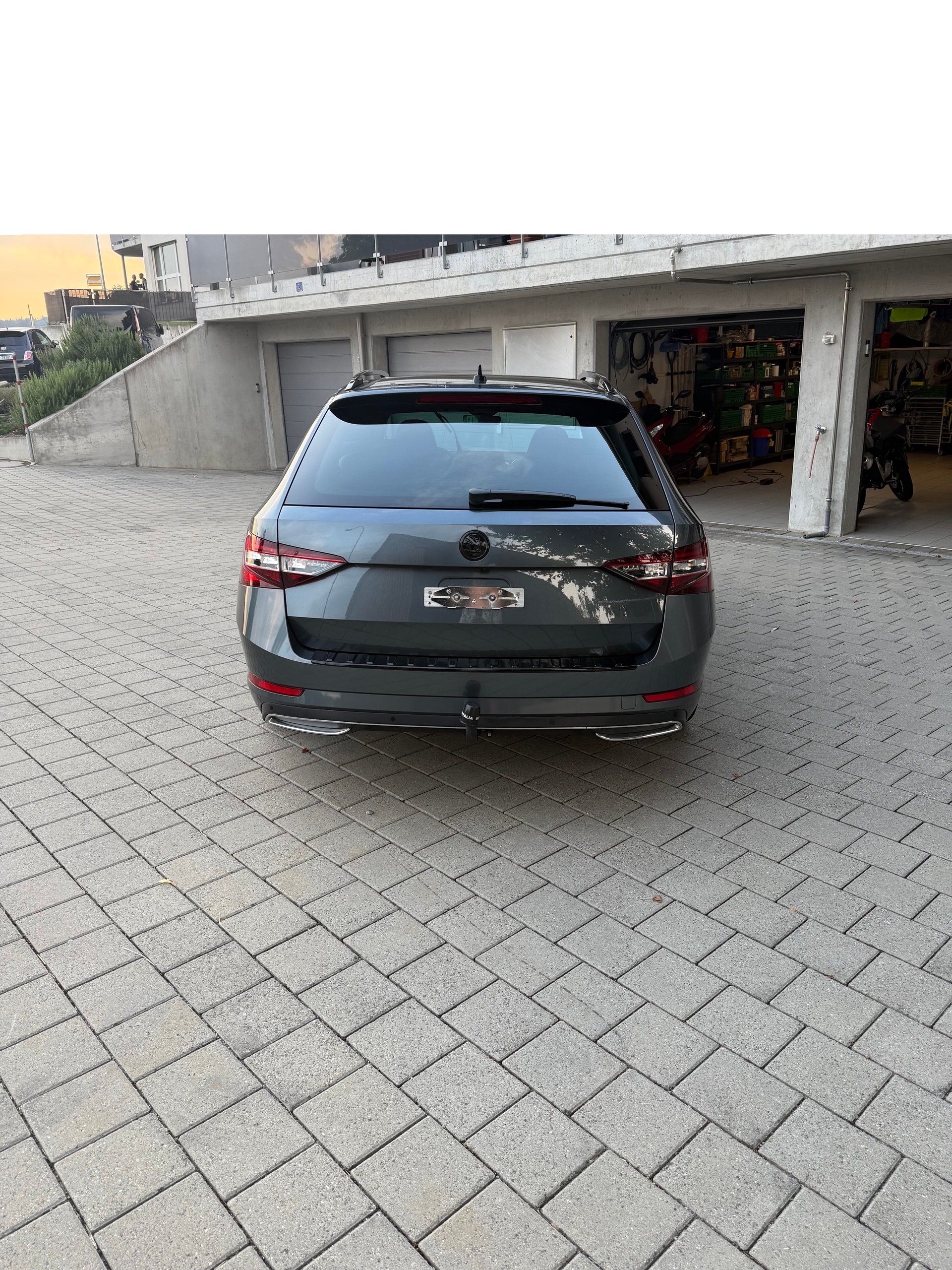 SKODA Superb Combi 2.0 TDi SportLine+ 4x4 DSG-image-3
