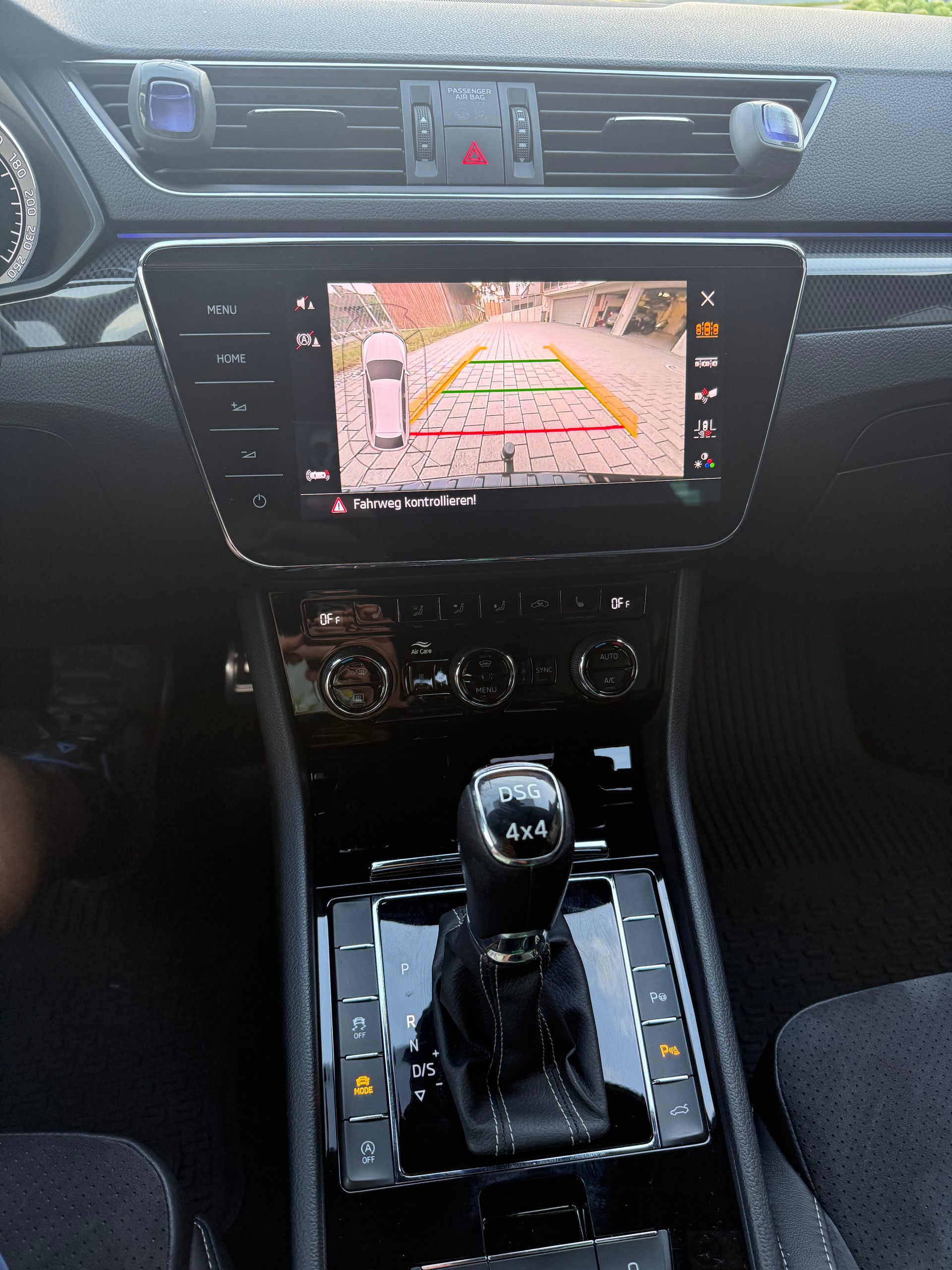 SKODA Superb Combi 2.0 TDi SportLine+ 4x4 DSG-image-6