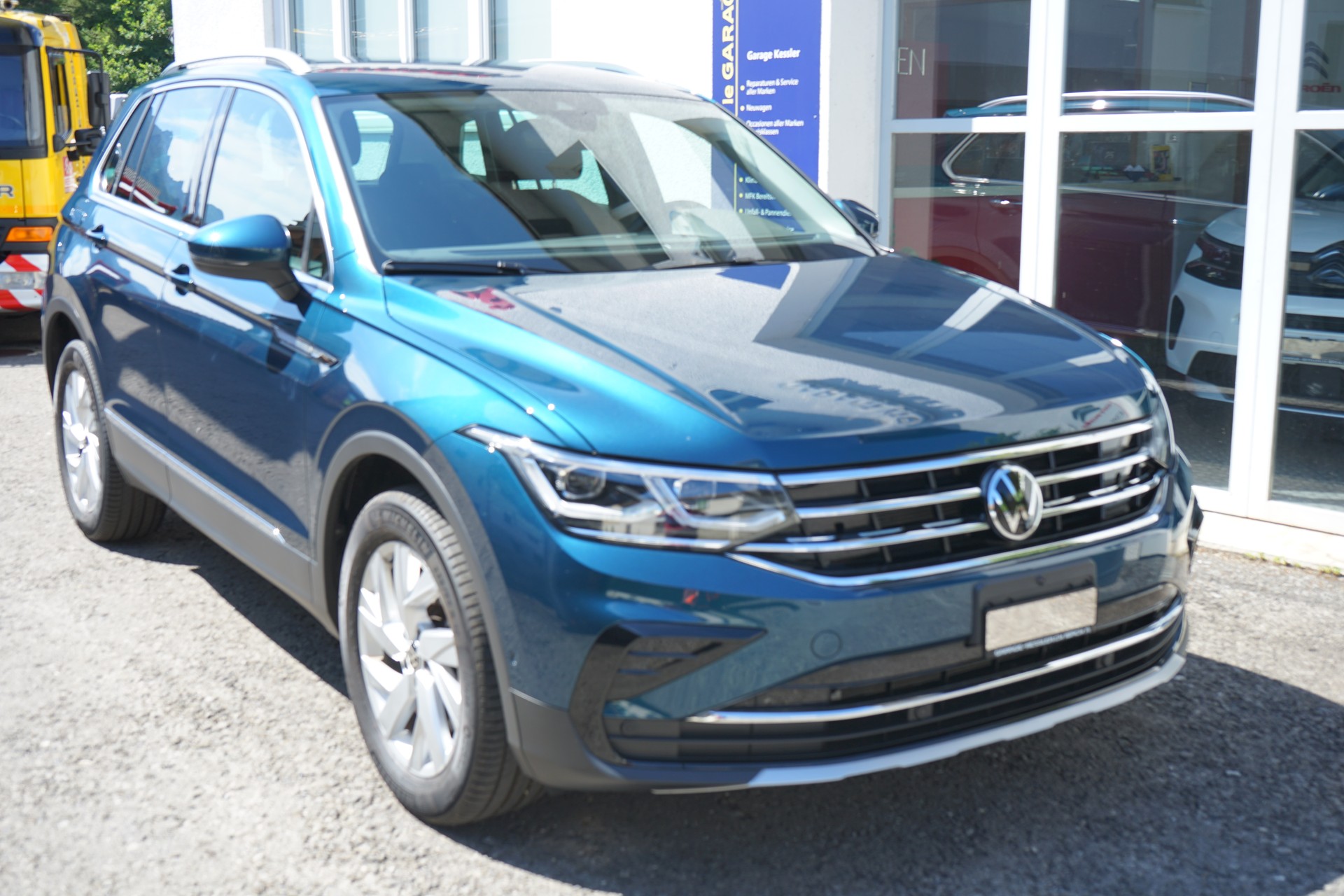 VW Tiguan 2.0TSI Elegance 4Motion DSG-image-2